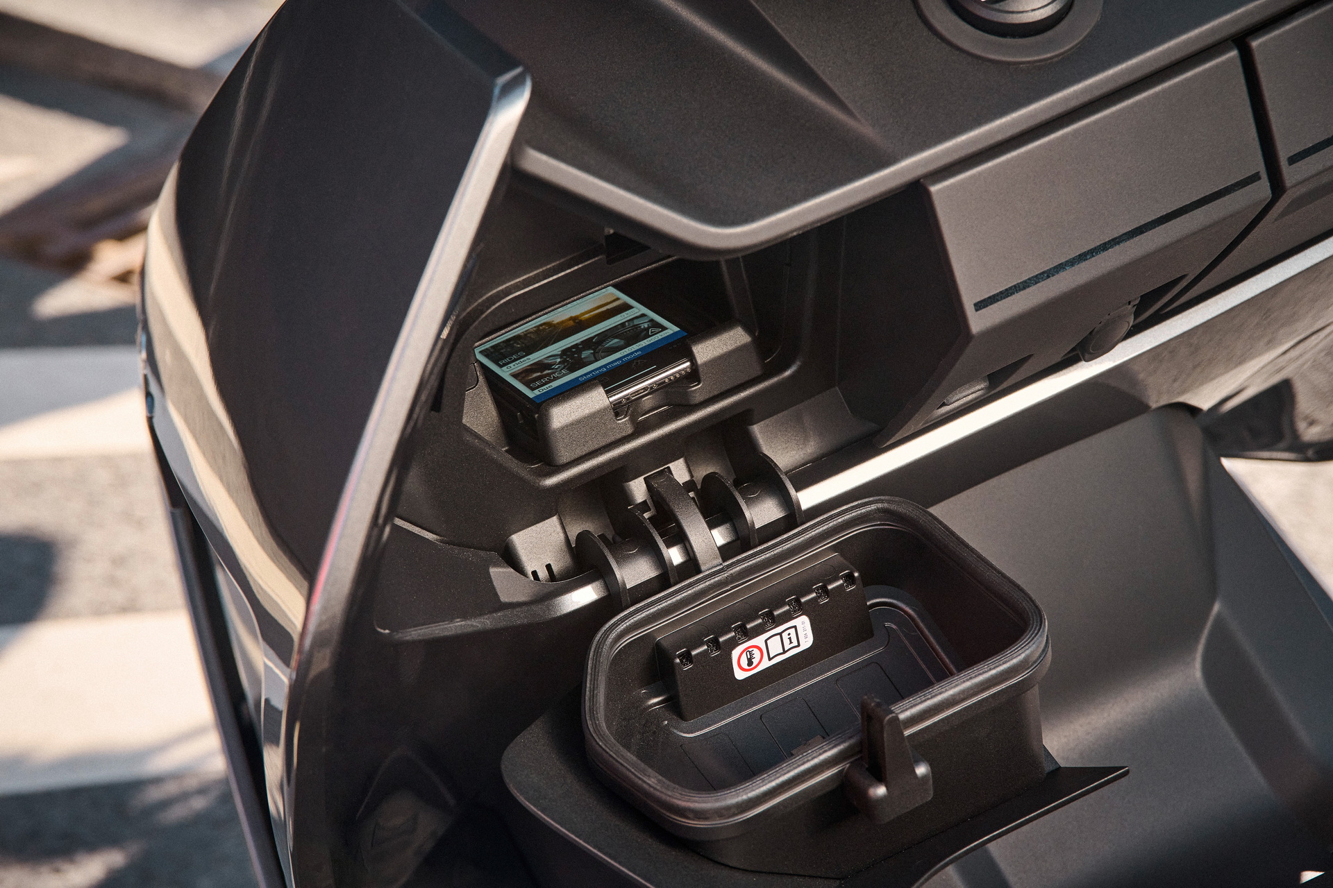 BMW'nin elektrikli motosikleti CE 04 tanıtıldı: İşte özellikleri ve fiyatı