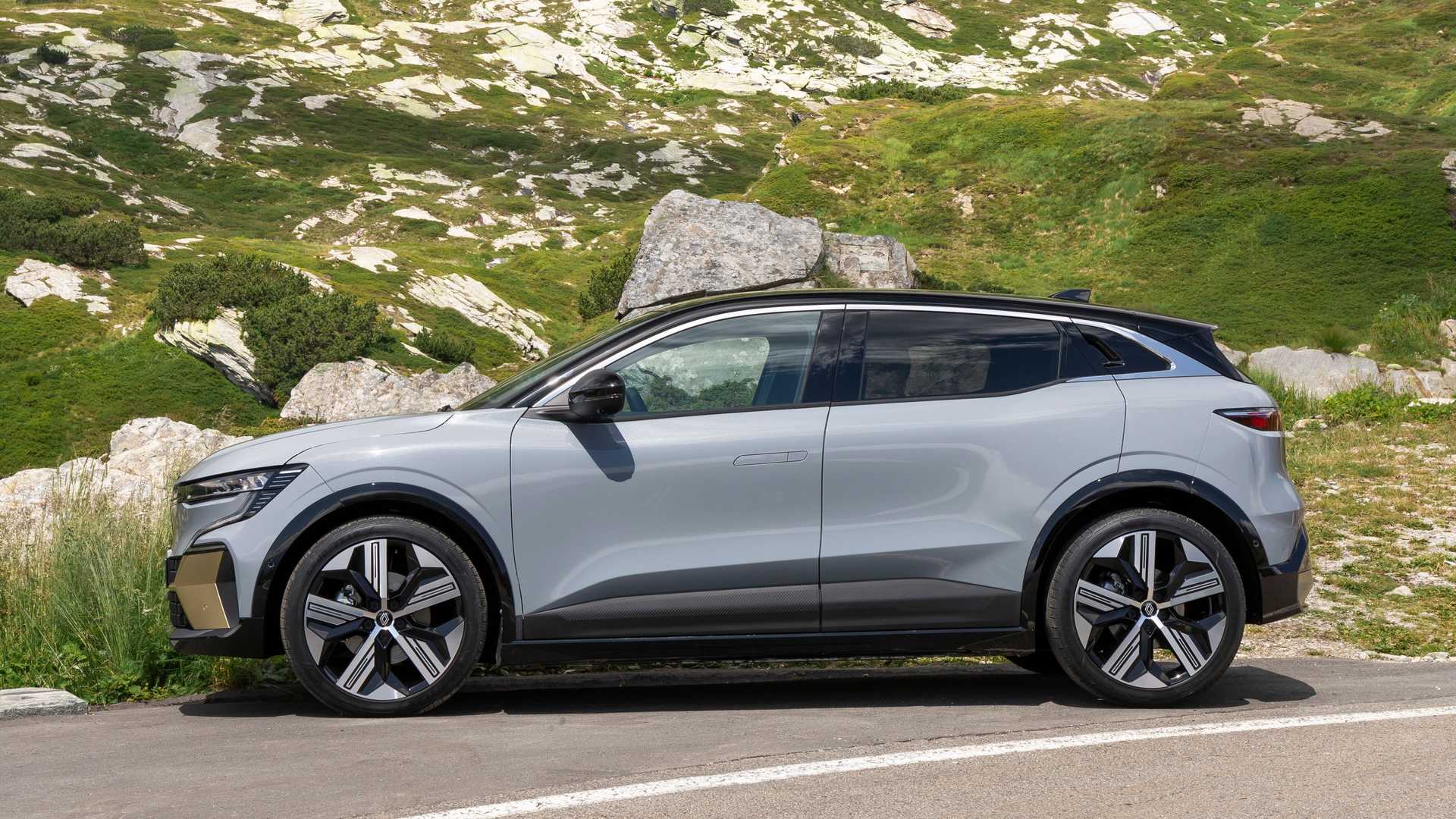 İşte yeni gövde ve yeni logoyla elektrikli Renault Megane E-Tech Electric karşınızda!