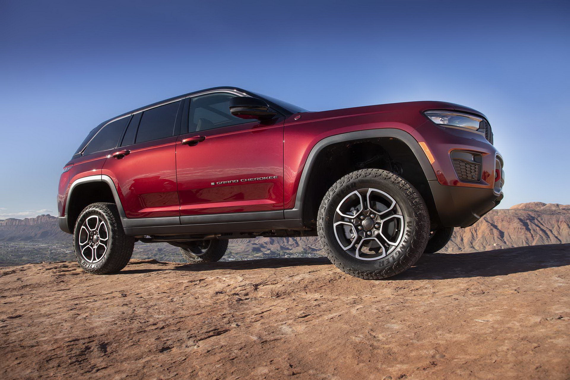2022 Jeep Grand Cherokee, şarj edilebilir hibrit versiyonla geldi