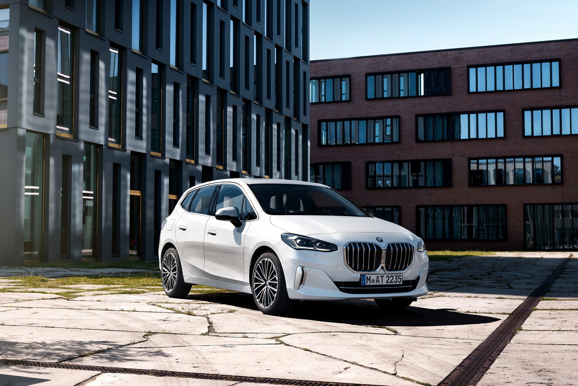 2022 BMW 2 Serisi Active Tourer, yeni teknolojiler ve hibrit versiyonlarla geldi