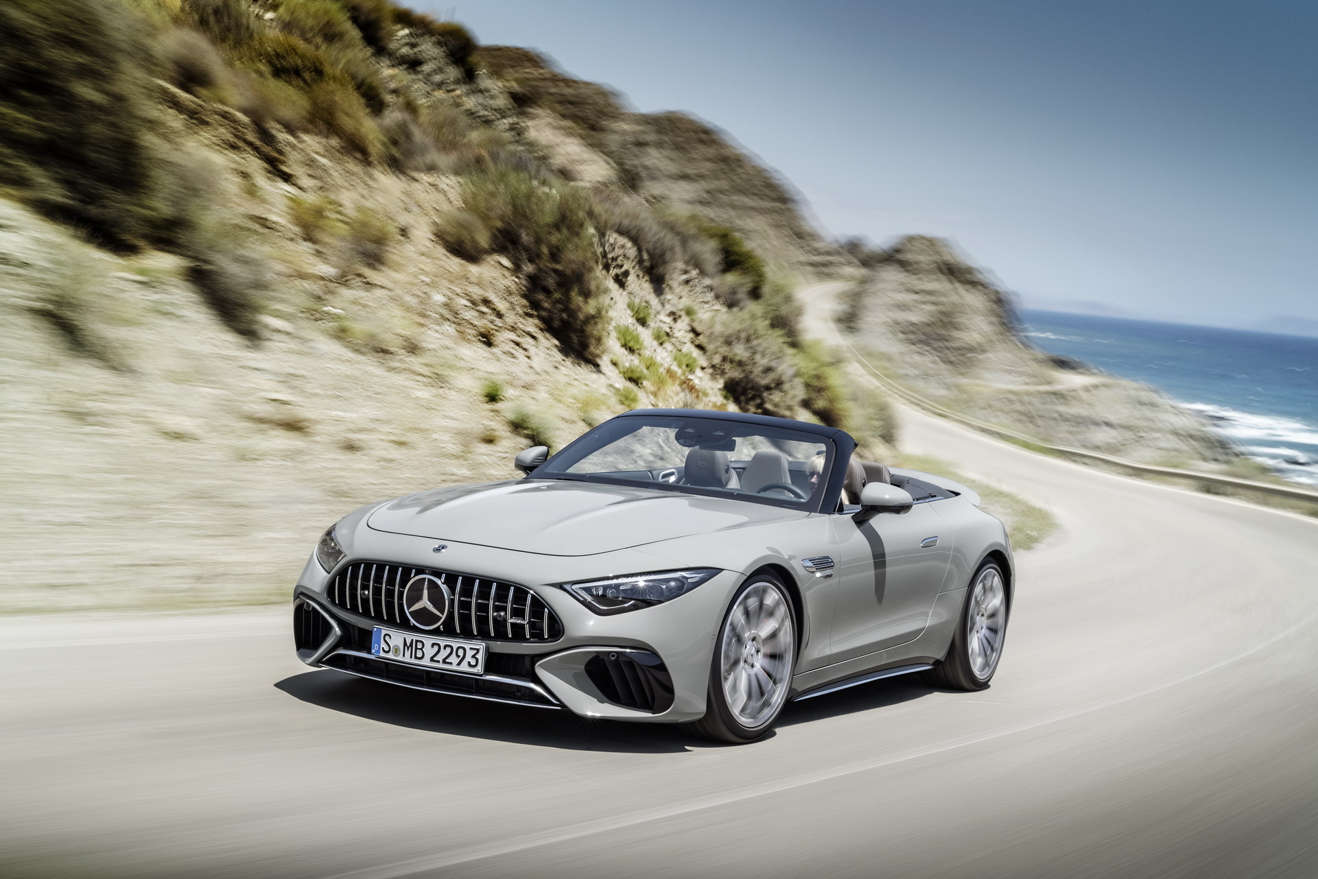 2022 Mercedes-AMG SL tanıtıldı: V8 ünite, 4Matic+ sistem ve kumaş tavan