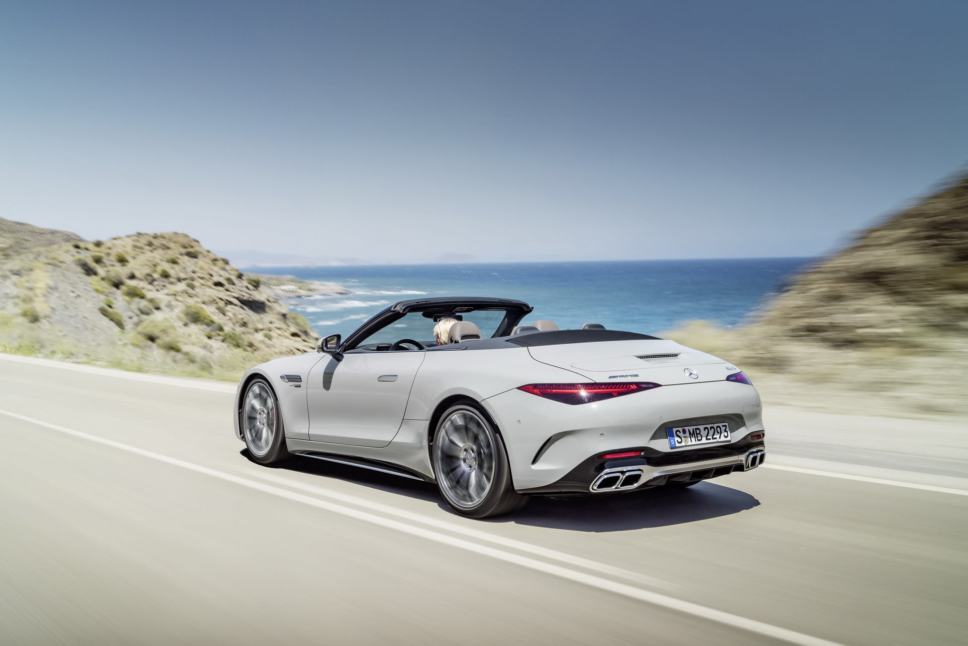 2022 Mercedes-AMG SL tanıtıldı: V8 ünite, 4Matic+ sistem ve kumaş tavan