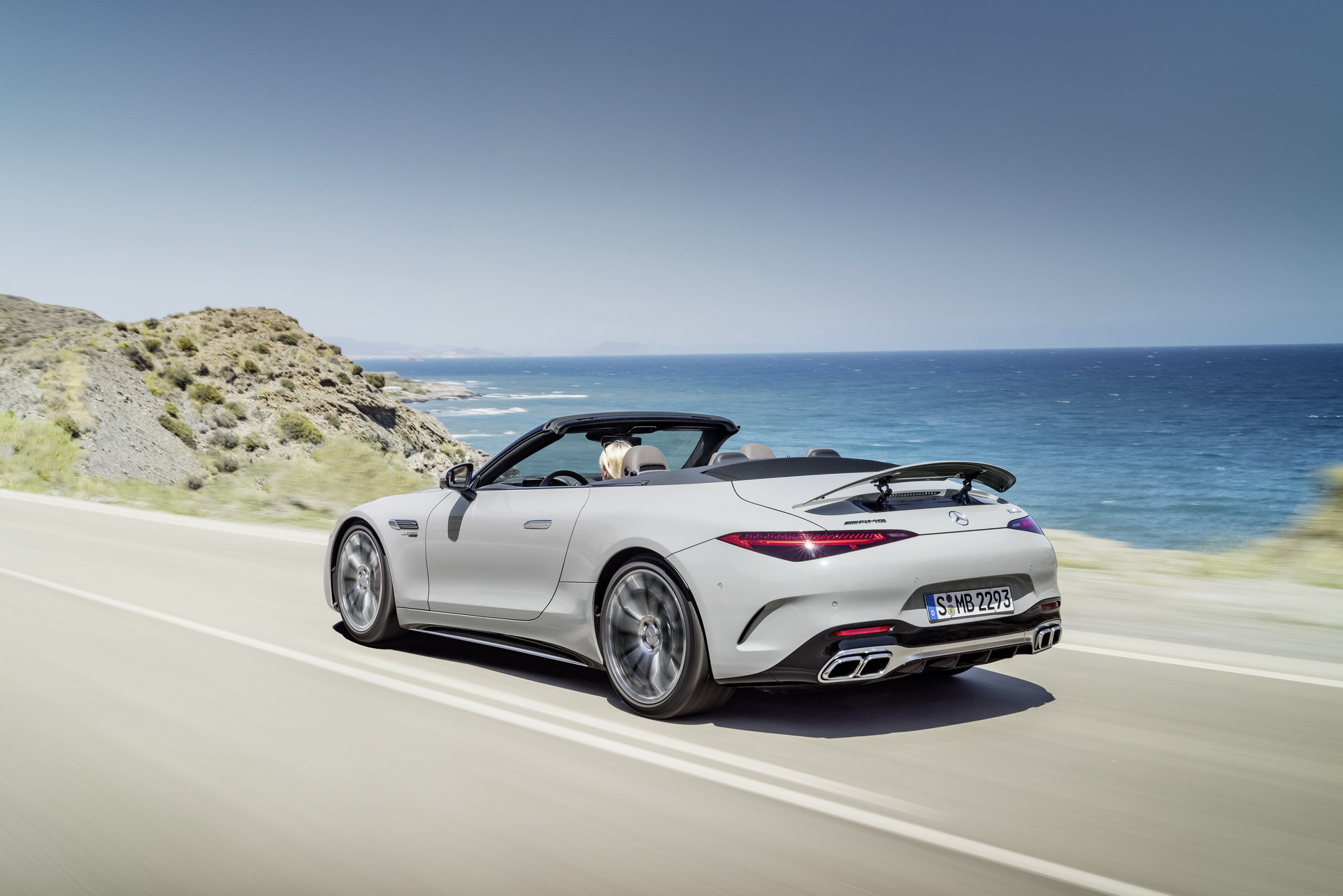 2022 Mercedes-AMG SL tanıtıldı: V8 ünite, 4Matic+ sistem ve kumaş tavan