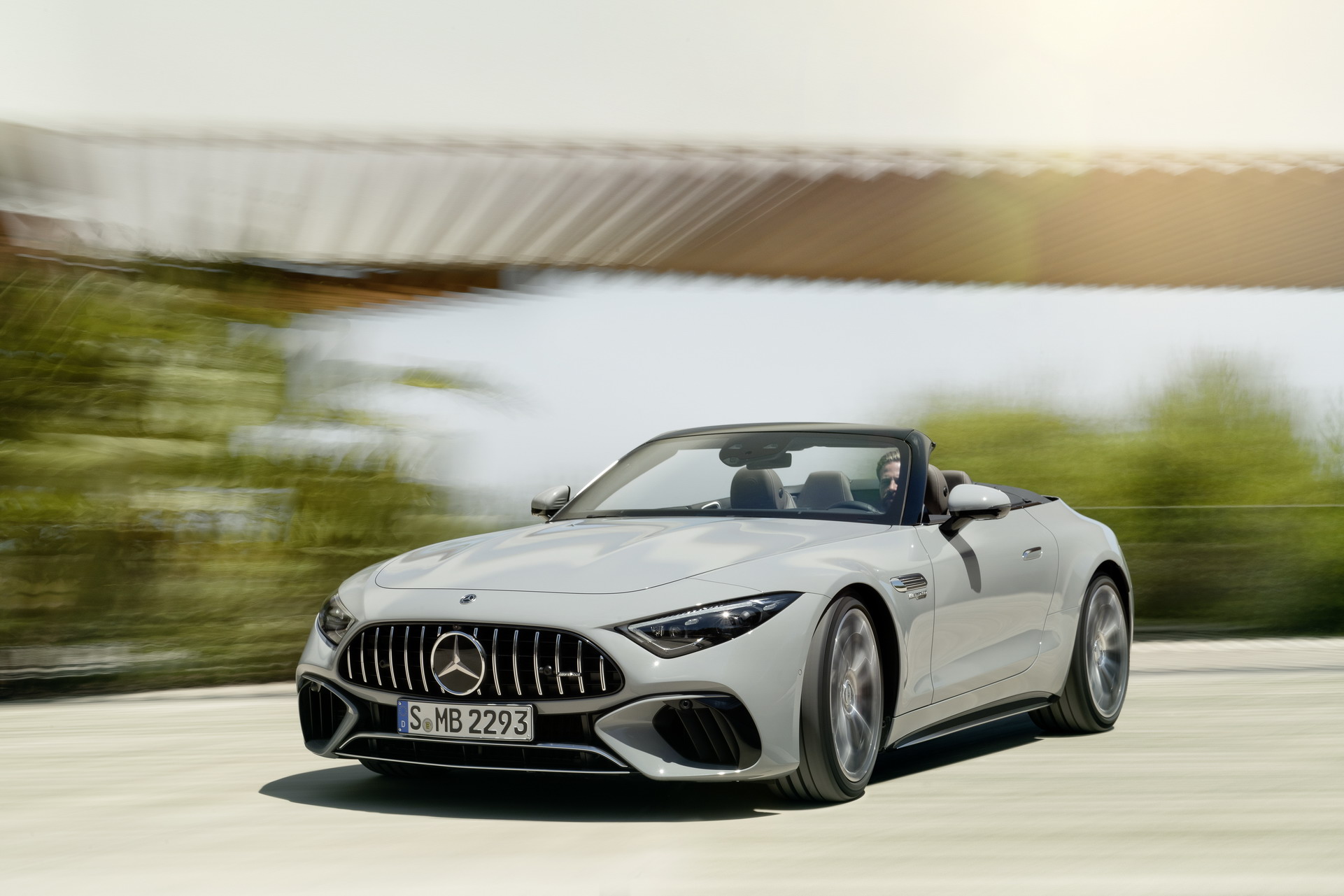 2022 Mercedes-AMG SL tanıtıldı: V8 ünite, 4Matic+ sistem ve kumaş tavan