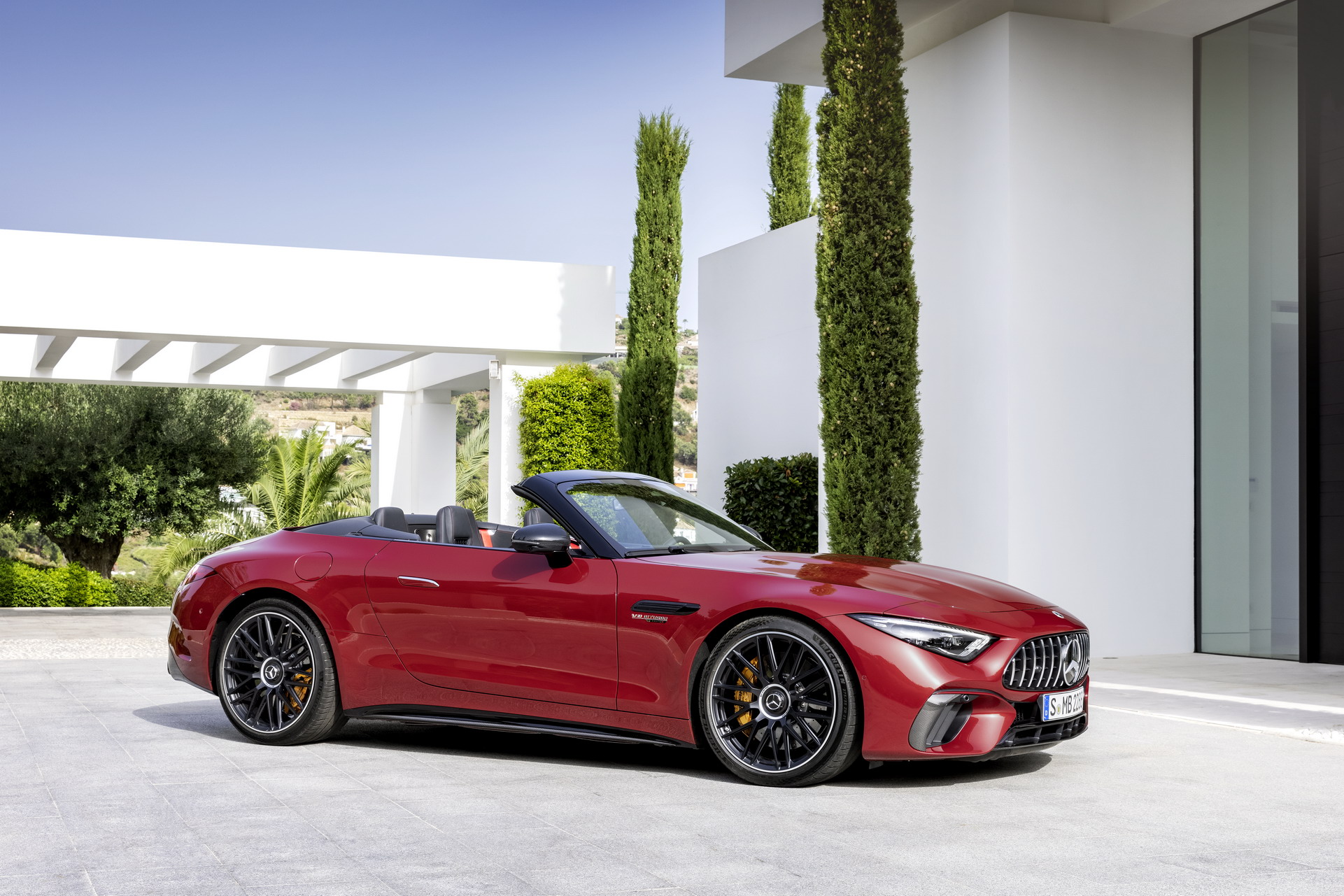 2022 Mercedes-AMG SL tanıtıldı: V8 ünite, 4Matic+ sistem ve kumaş tavan