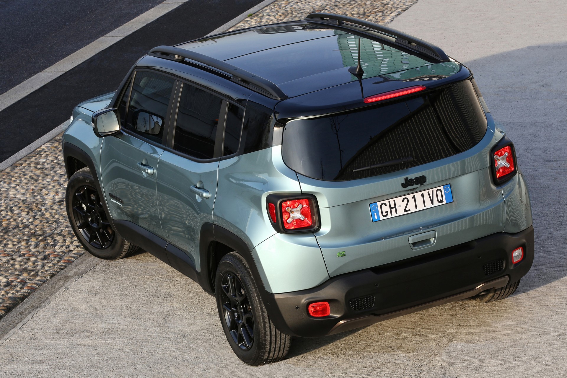 Jeep Compass ve Renegade'in yeni 'e-Hybrid' versiyonları Avrupa'da satışa çıkıyor