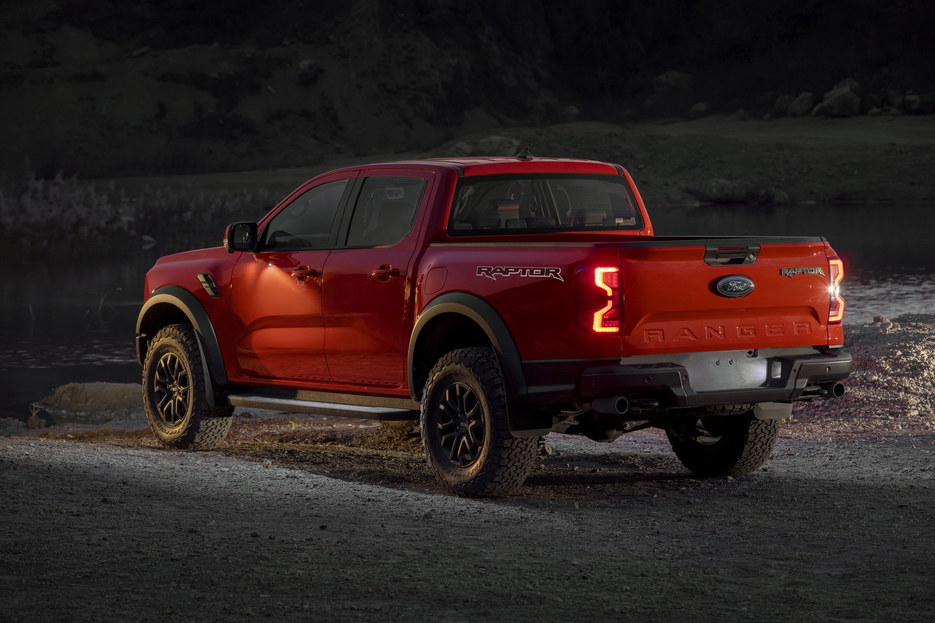 Yeni Ford Ranger Raptor tanıtıldı: 284 beygirlik V6 üniteyle geliyor