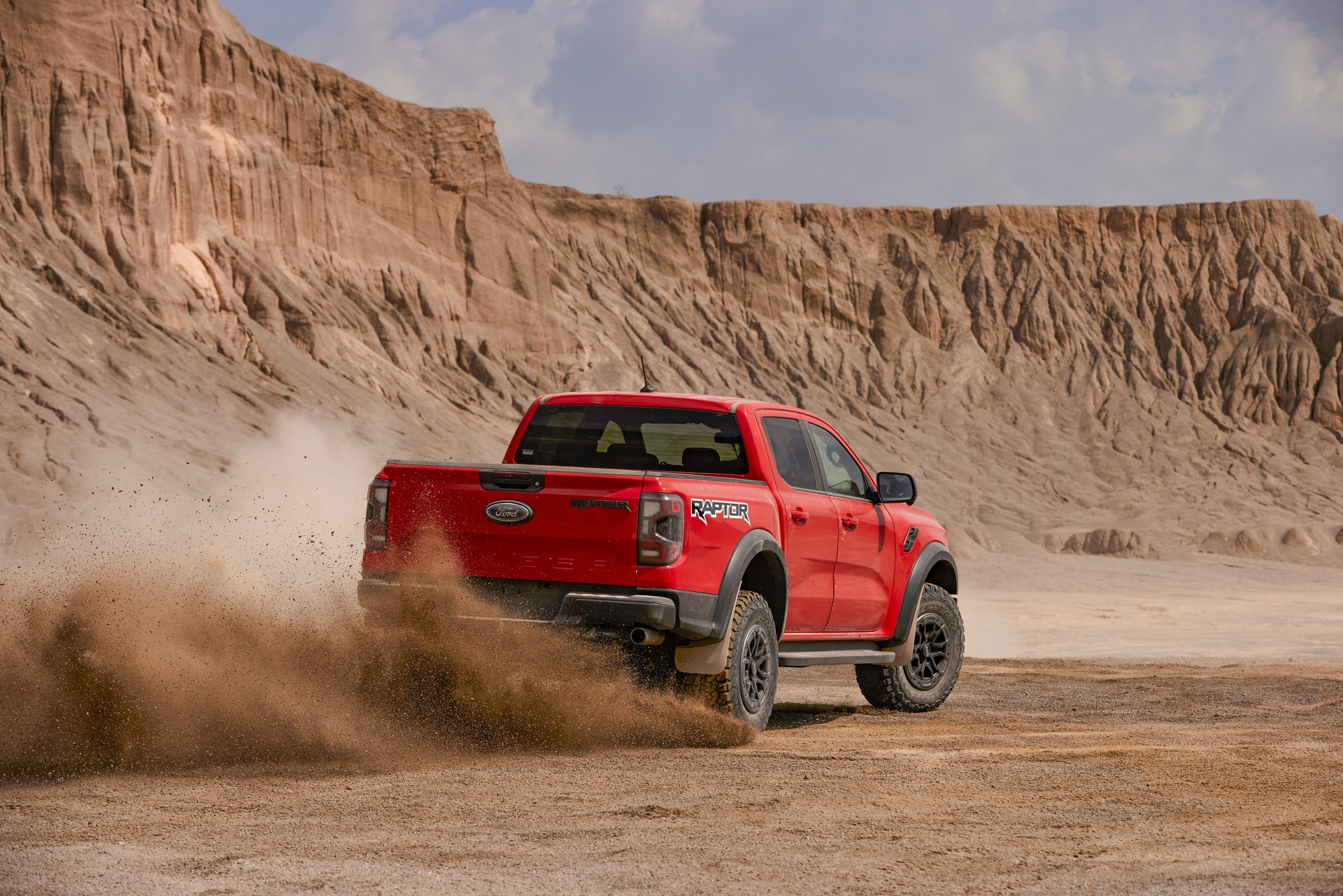 Yeni Ford Ranger Raptor tanıtıldı: 284 beygirlik V6 üniteyle geliyor