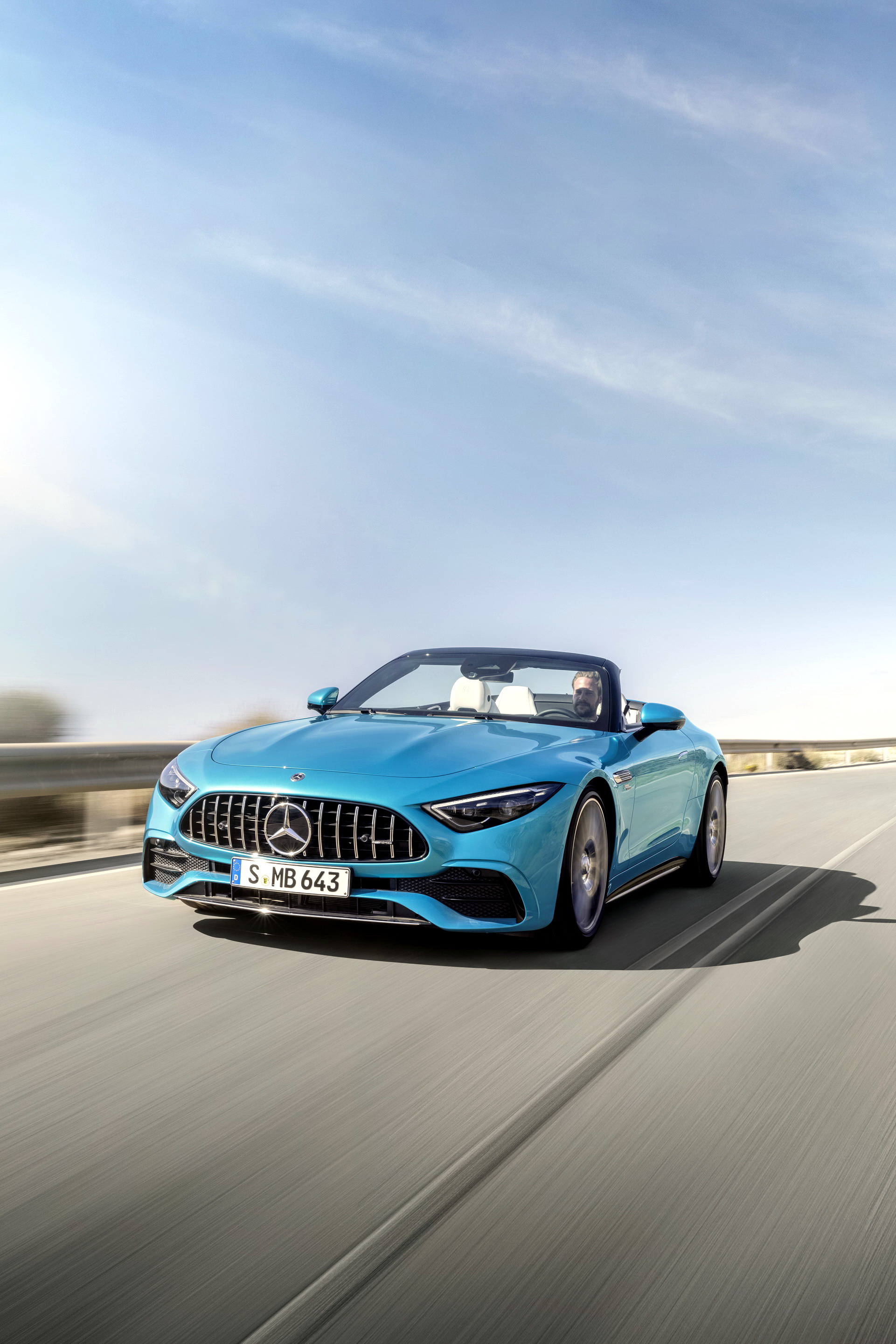 Yeni Mercedes-AMG SL'in 381 beygirlik giriş seviye versiyonu tanıtıldı: SL43