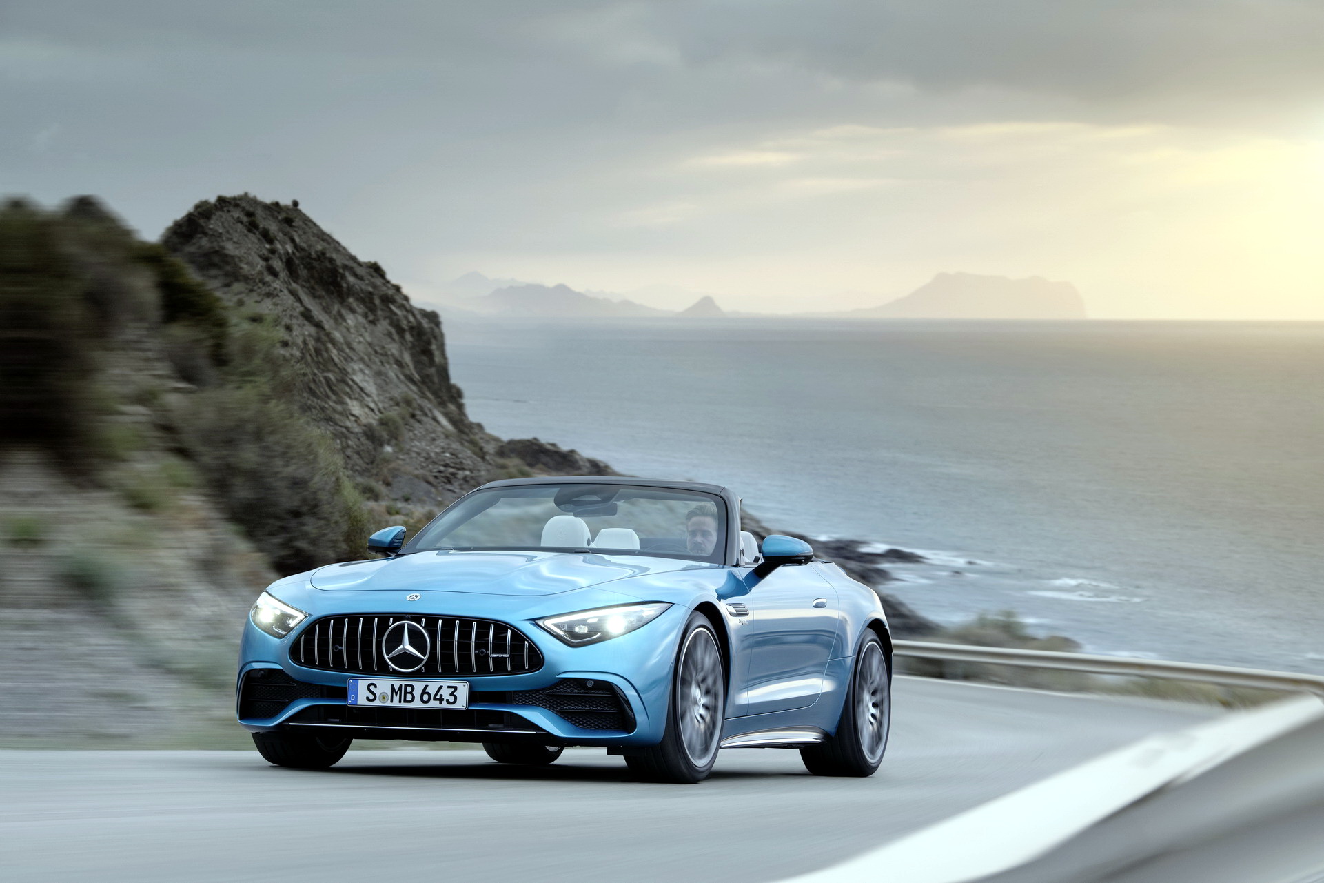 Yeni Mercedes-AMG SL'in 381 beygirlik giriş seviye versiyonu tanıtıldı: SL43