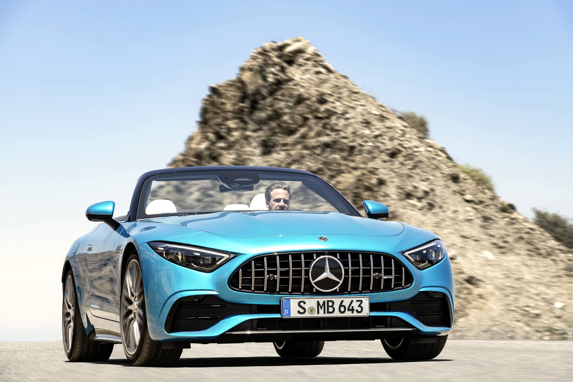 Yeni Mercedes-AMG SL'in 381 beygirlik giriş seviye versiyonu tanıtıldı: SL43