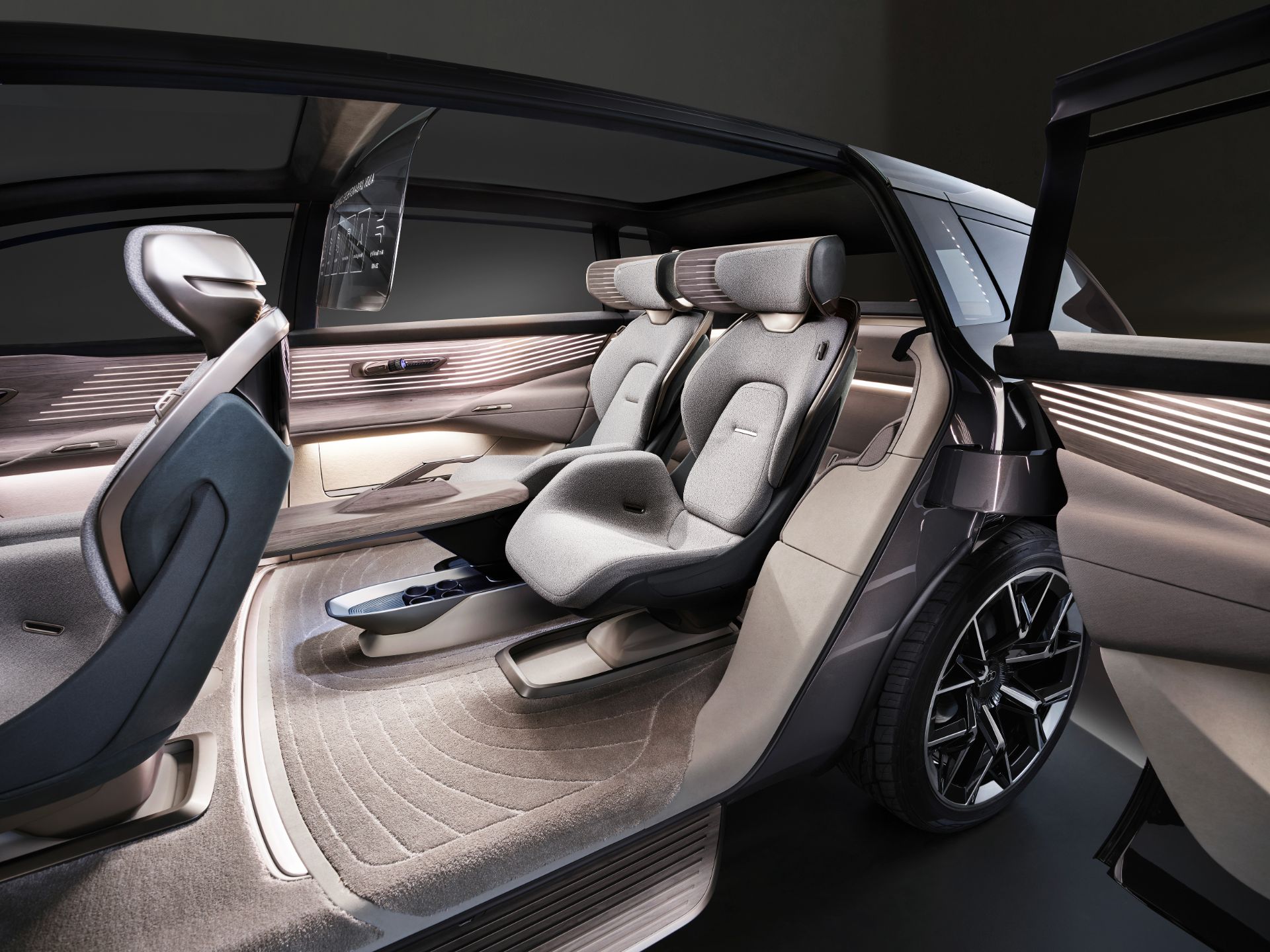 Audi Urbansphere konsepti tanıtıldı: 396 beygirlik elektrikli minivan