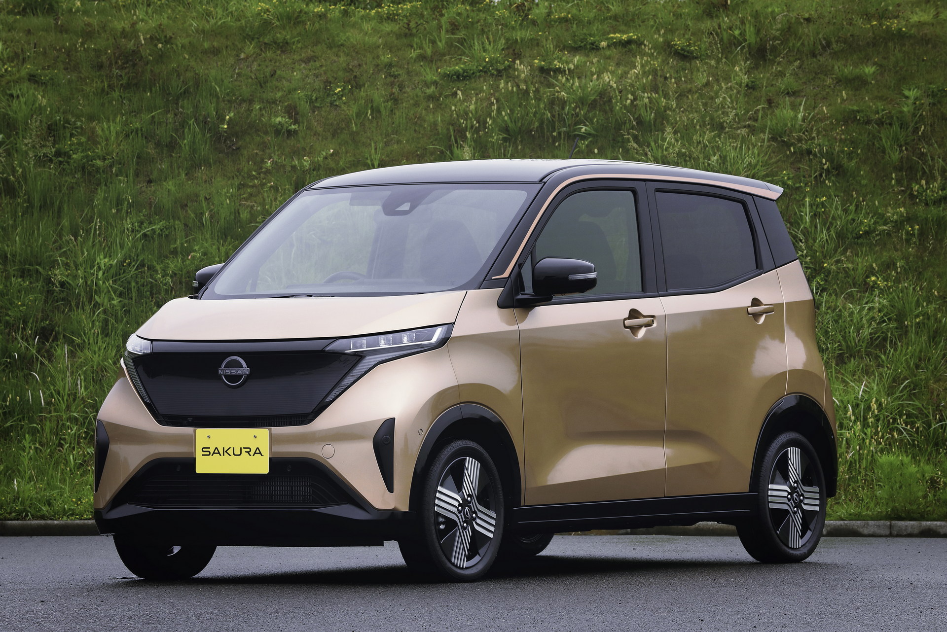 Nissan, minik elektriklisi Sakura'yı tanıttı: 180 kilometre menzile sahip