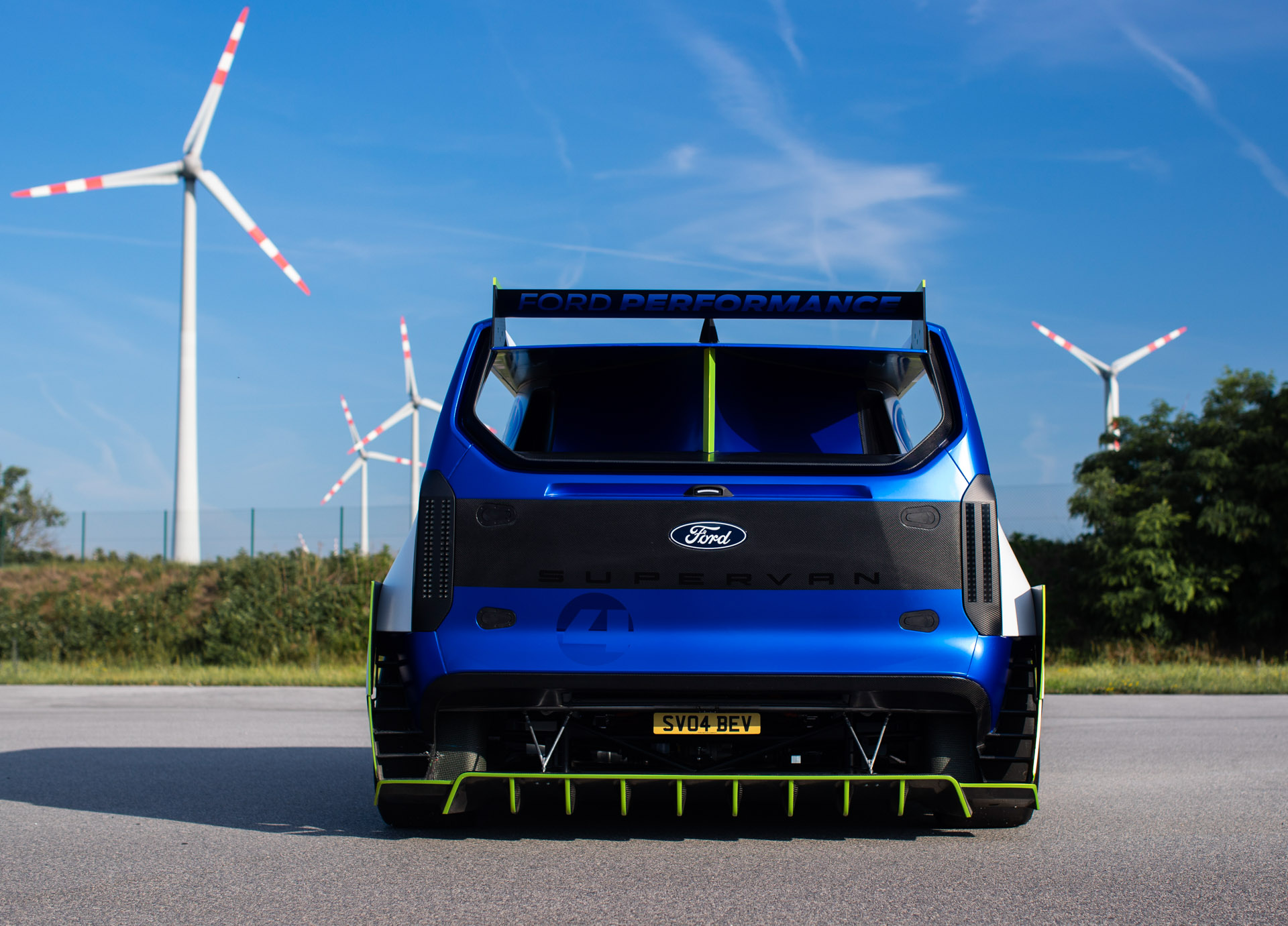 Yaklaşık 2000 beygir güce sahip Ford Electric SuperVan, Goodwood'da yarışacak