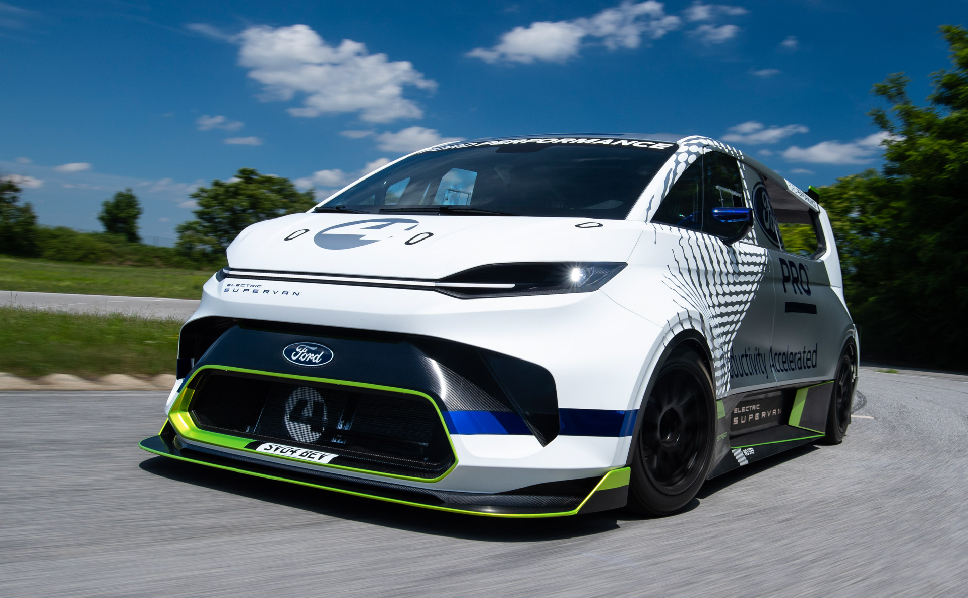 Yaklaşık 2000 beygir güce sahip Ford Electric SuperVan, Goodwood'da yarışacak