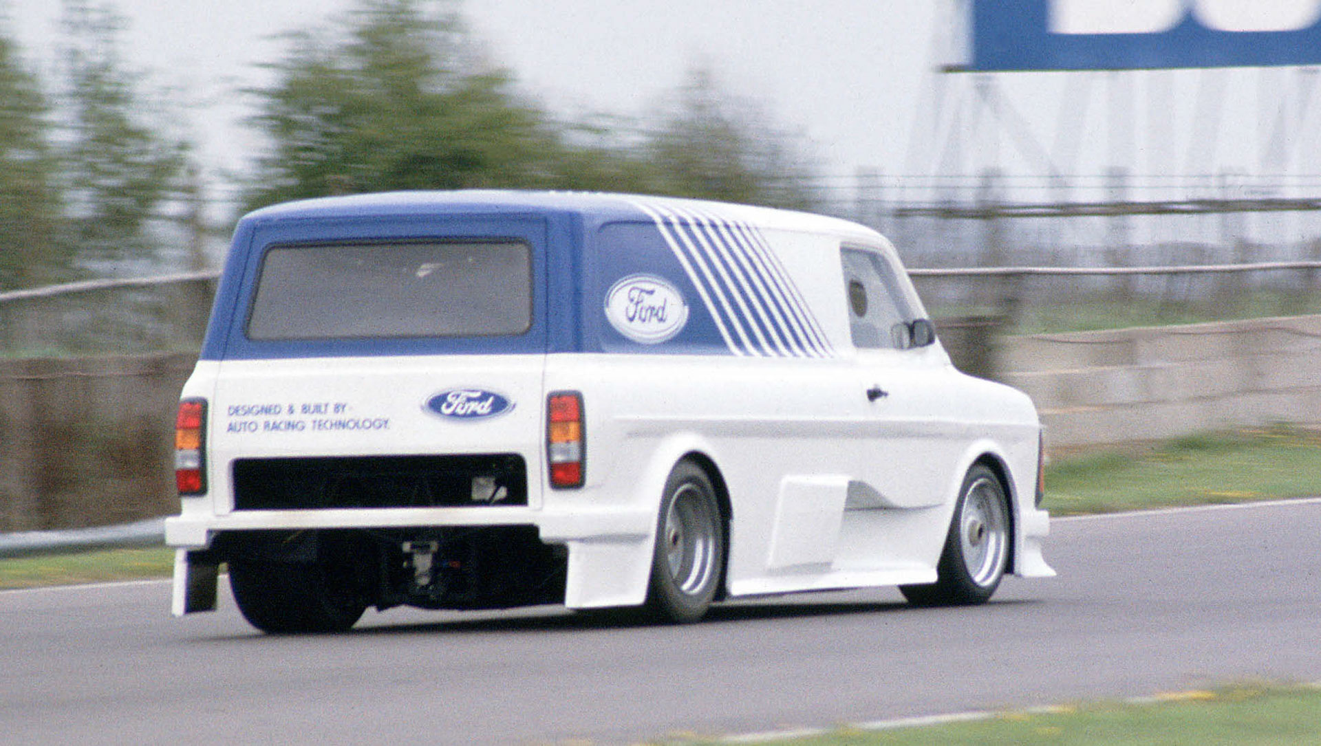 Yaklaşık 2000 beygir güce sahip Ford Electric SuperVan, Goodwood'da yarışacak