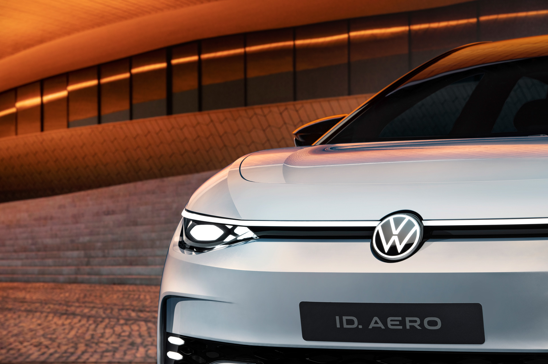 Volkswagen ID. Aero elektrikli sedan konsepti görücüye çıktı: 620 km menzil sunacak