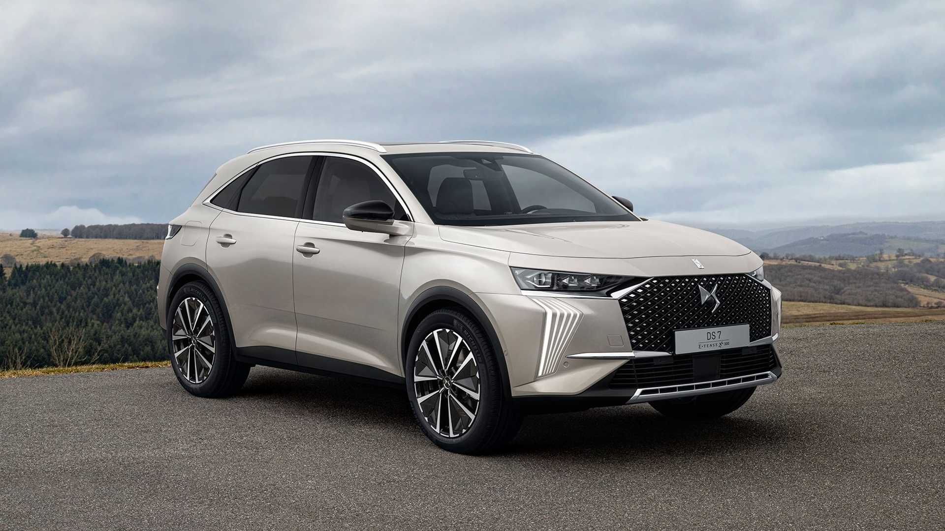 Makyajlı DS 7 Crossback tanıtıldı: 360 beygirlik hibrit seçenek de listede