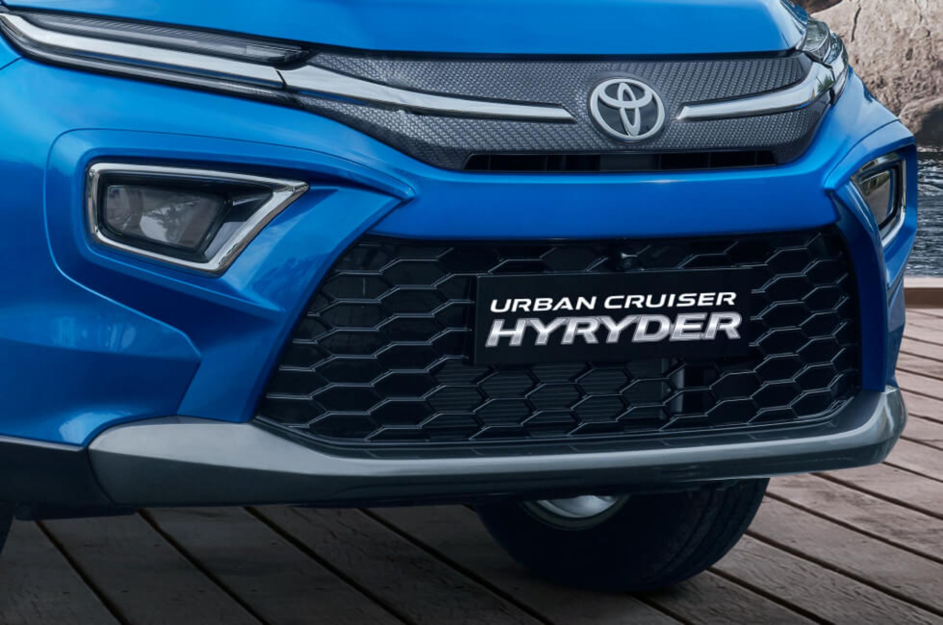 Toyota'nın yeni hibrit SUV'u Urban Cruiser Hyryder tanıtıldı