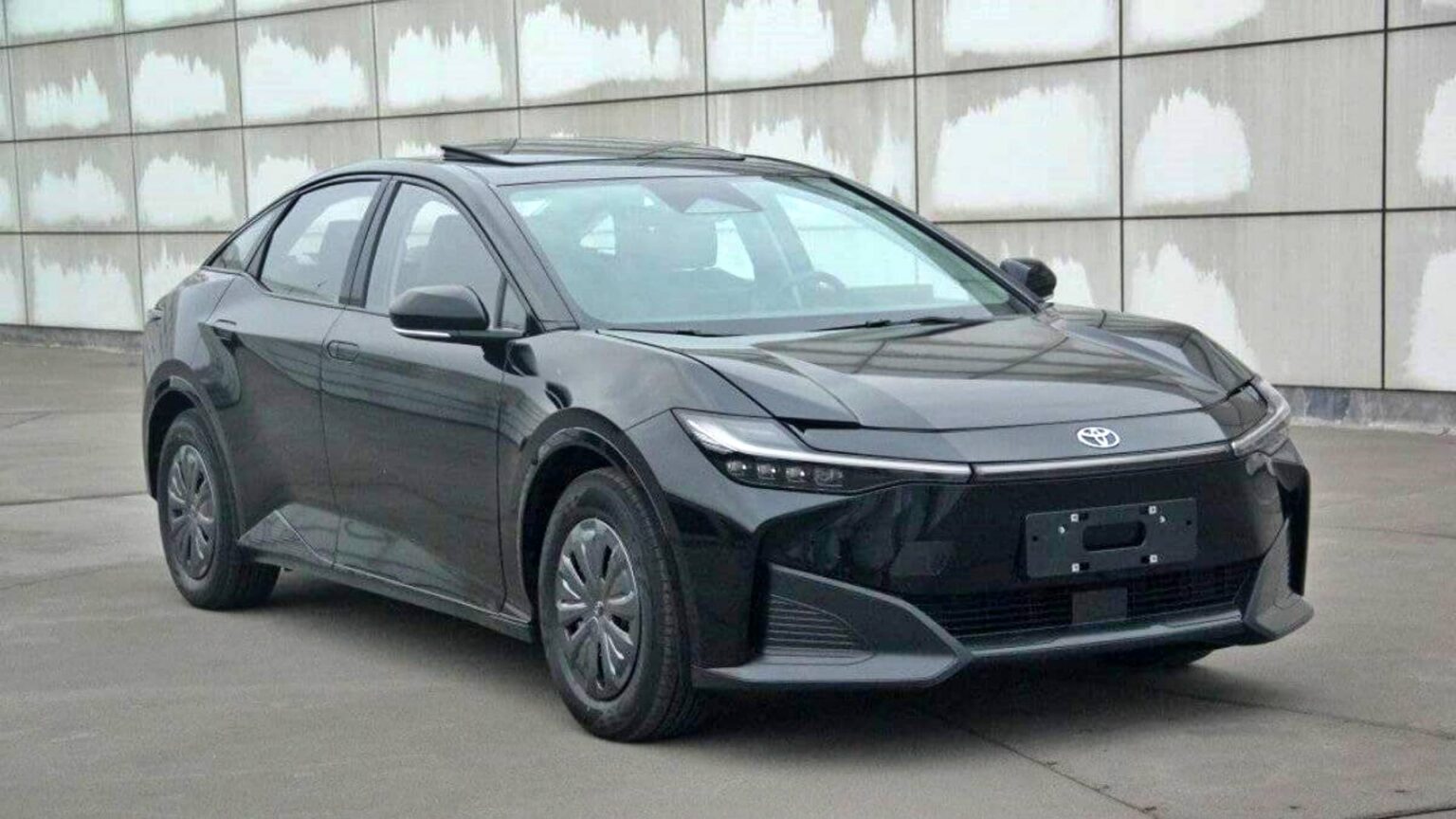 Toyota bZ3 elektrikli sedanın tasarımı Çin'de ortaya çıktı