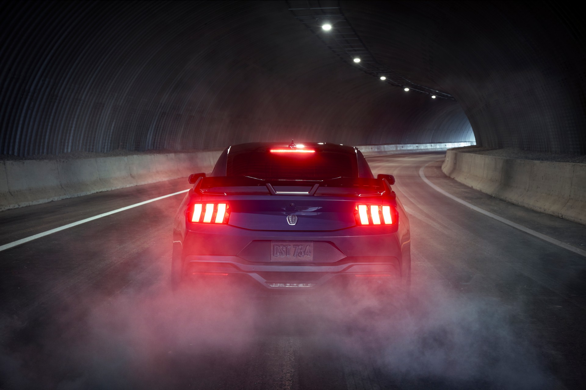 Yeni Mustang ailesinin üst düzey üyesi: 2023 Ford Mustang Dark Horse