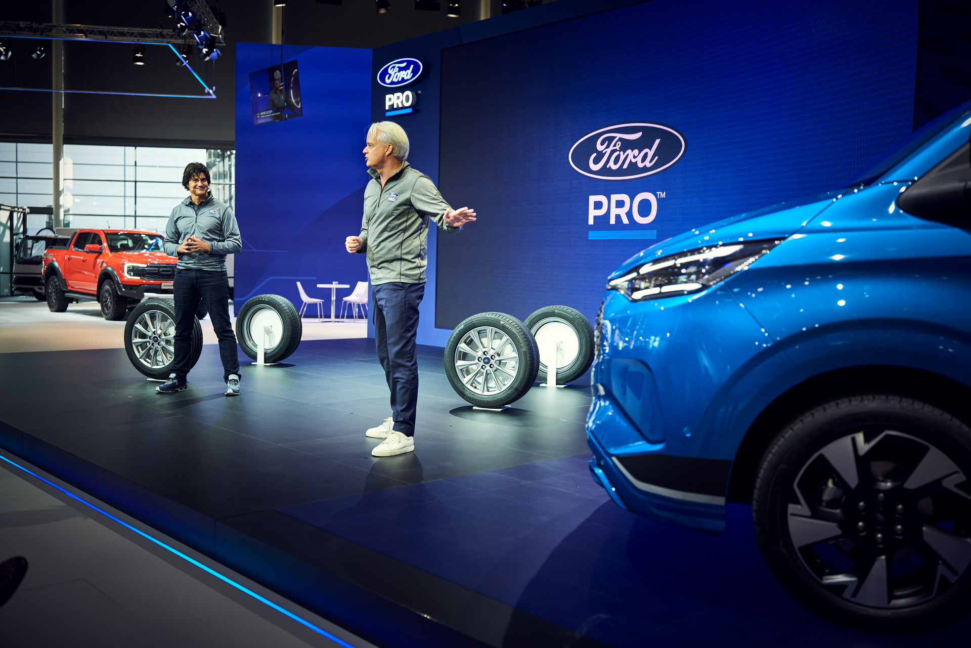 2023 Ford Transit Custom ailesi tanıtıldı: Dizel, PHEV ve %100 elektrikli versiyonlar