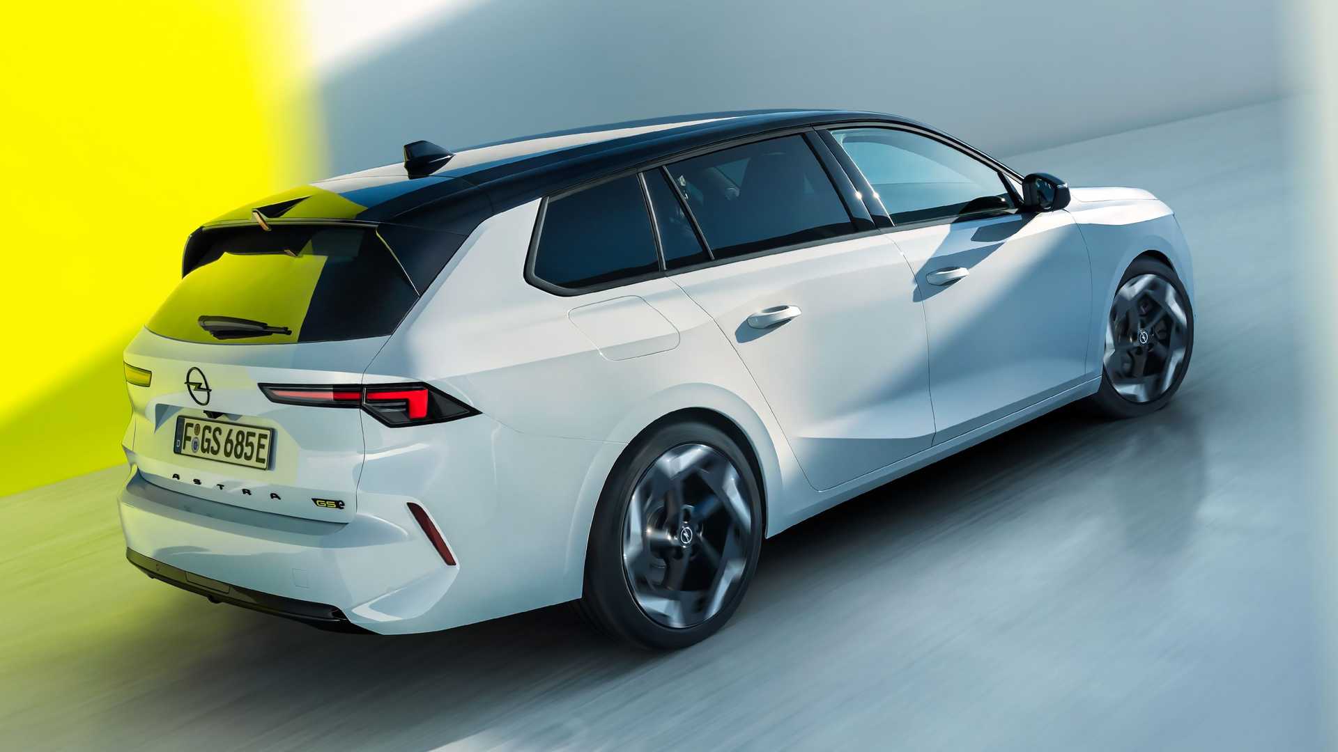 Yeni Opel Astra GSe, 225 beygirlik hibrit sistemiyle tanıtıldı
