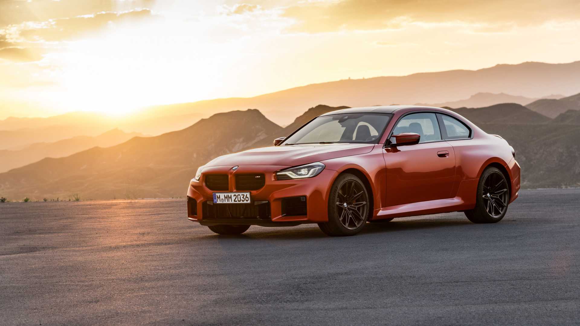 Yeni 2023 BMW M2 tanıtıldı: Yeni tasarım ve 460 hp güç