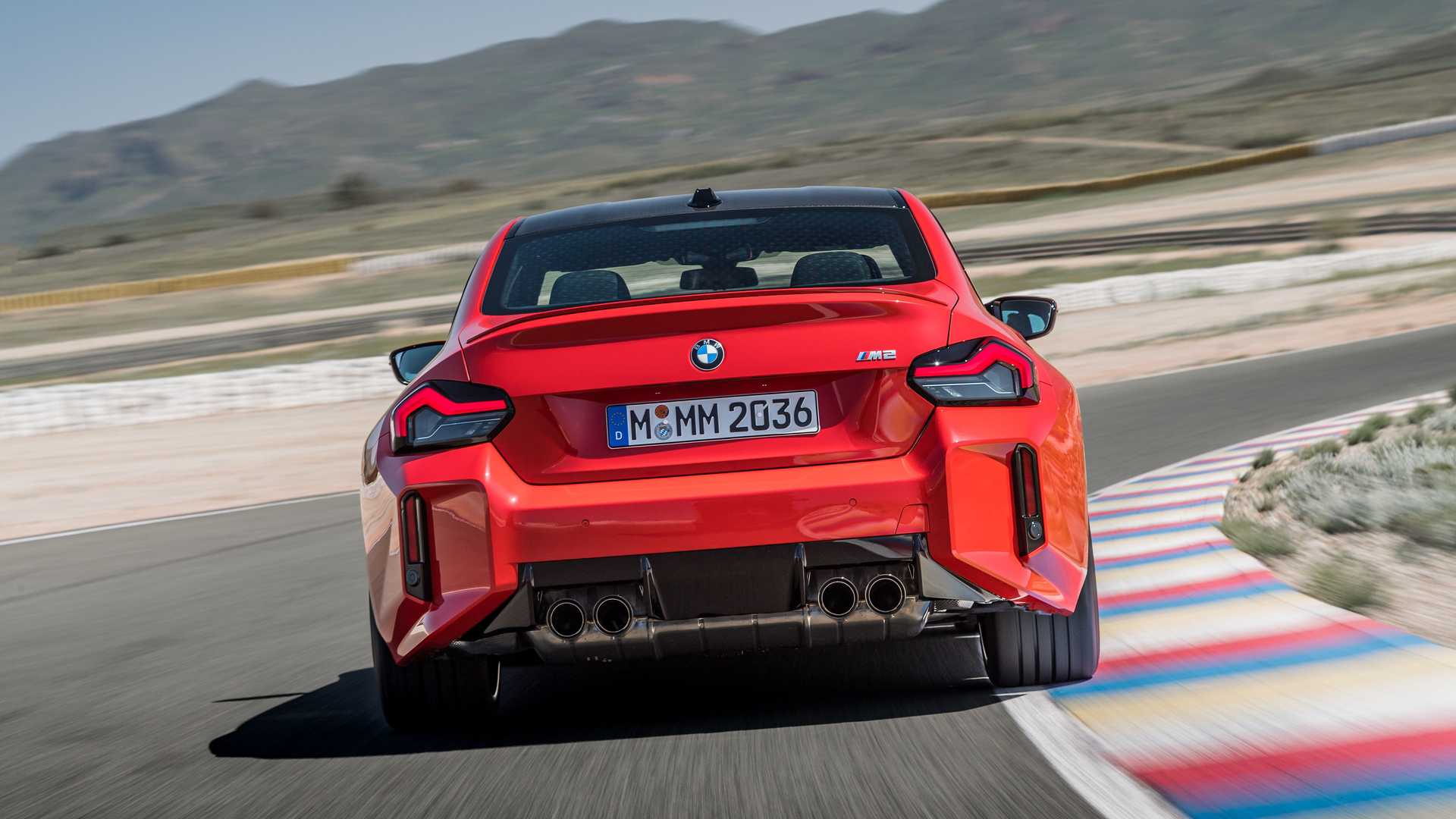 Yeni 2023 BMW M2 tanıtıldı: Yeni tasarım ve 460 hp güç