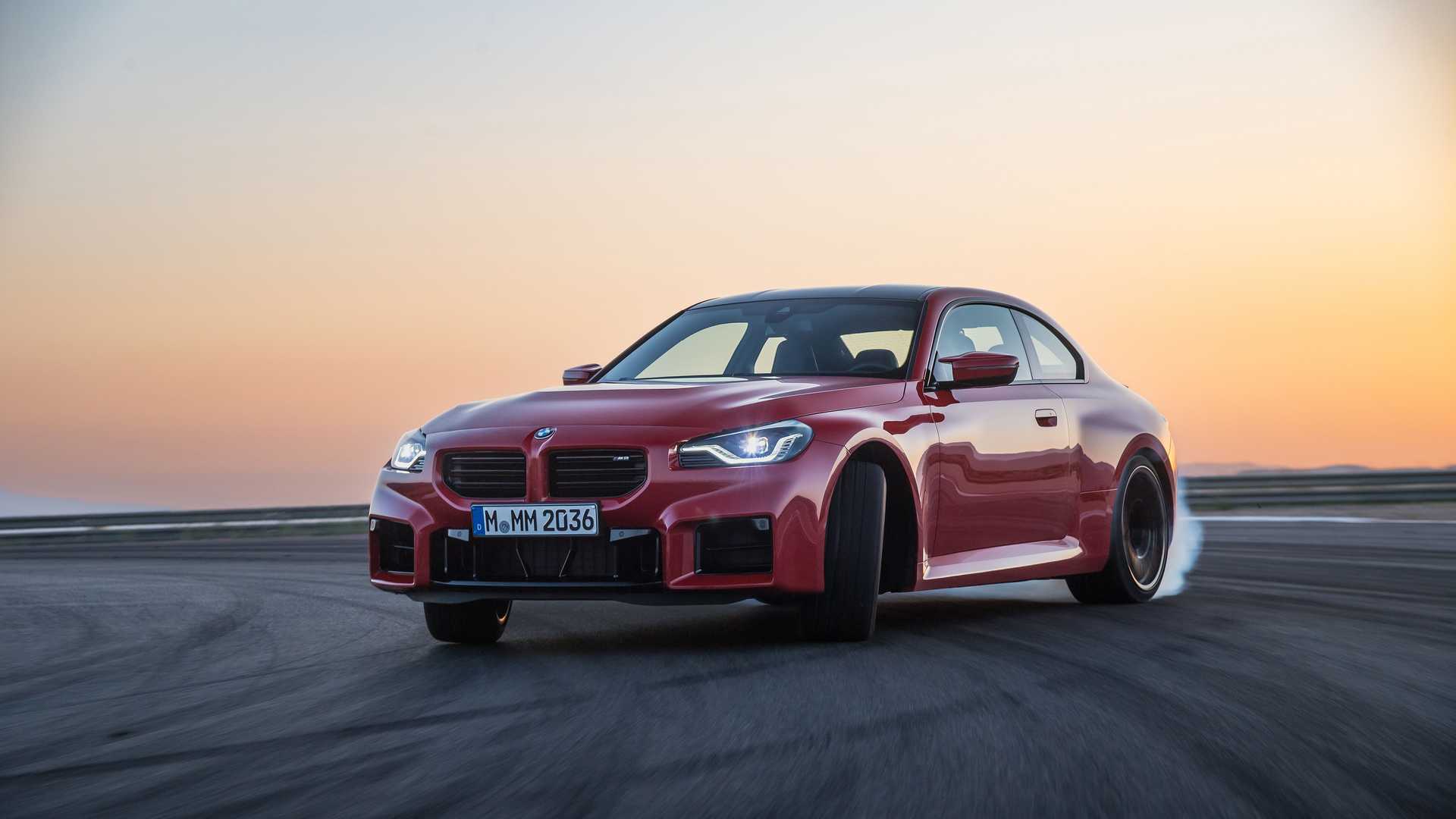 Yeni 2023 BMW M2 tanıtıldı: Yeni tasarım ve 460 hp güç