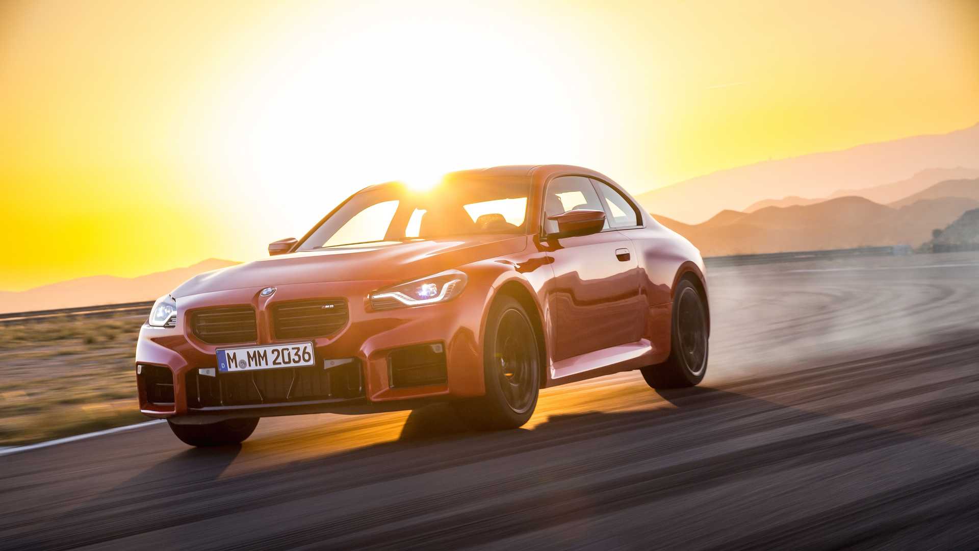 Yeni 2023 BMW M2 tanıtıldı: Yeni tasarım ve 460 hp güç