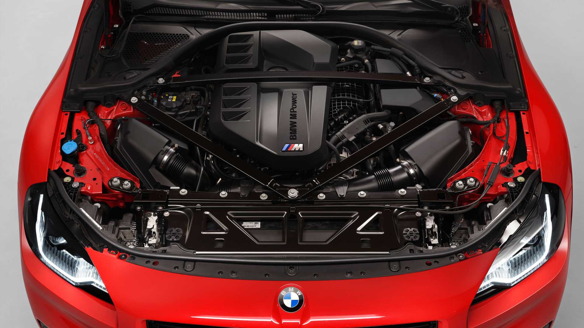 Yeni 2023 BMW M2 tanıtıldı: Yeni tasarım ve 460 hp güç