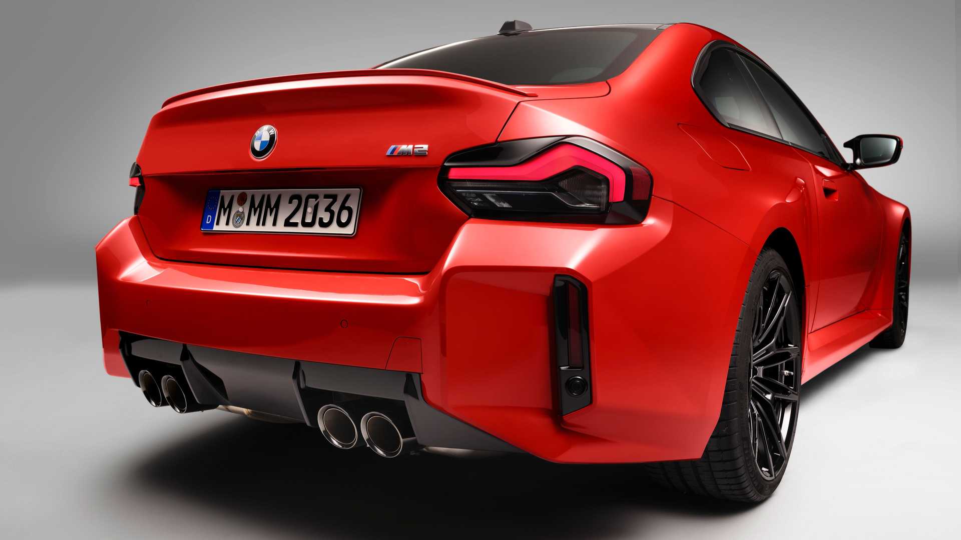 Yeni 2023 BMW M2 tanıtıldı: Yeni tasarım ve 460 hp güç