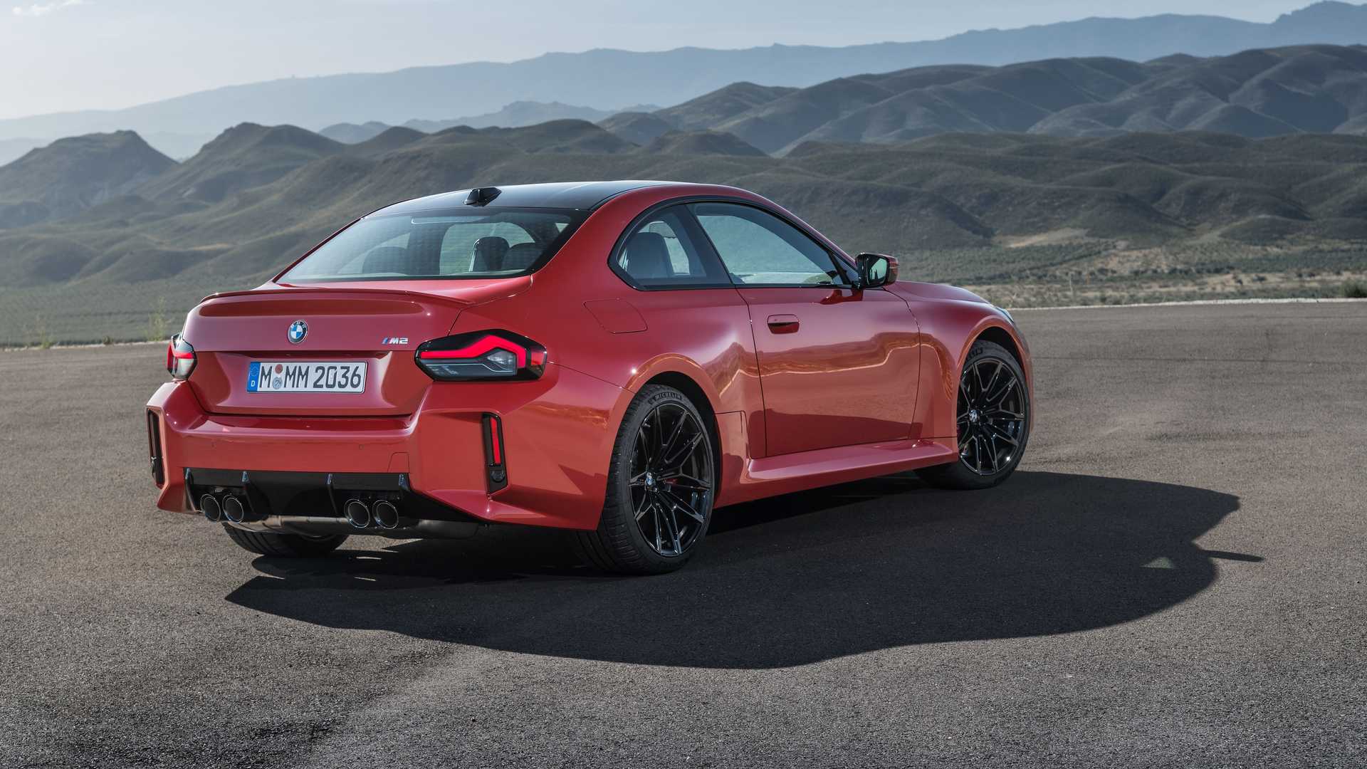 Yeni 2023 BMW M2 tanıtıldı: Yeni tasarım ve 460 hp güç