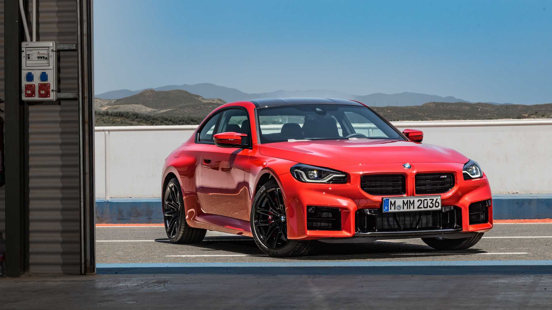 Yeni 2023 BMW M2 tanıtıldı: Yeni tasarım ve 460 hp güç