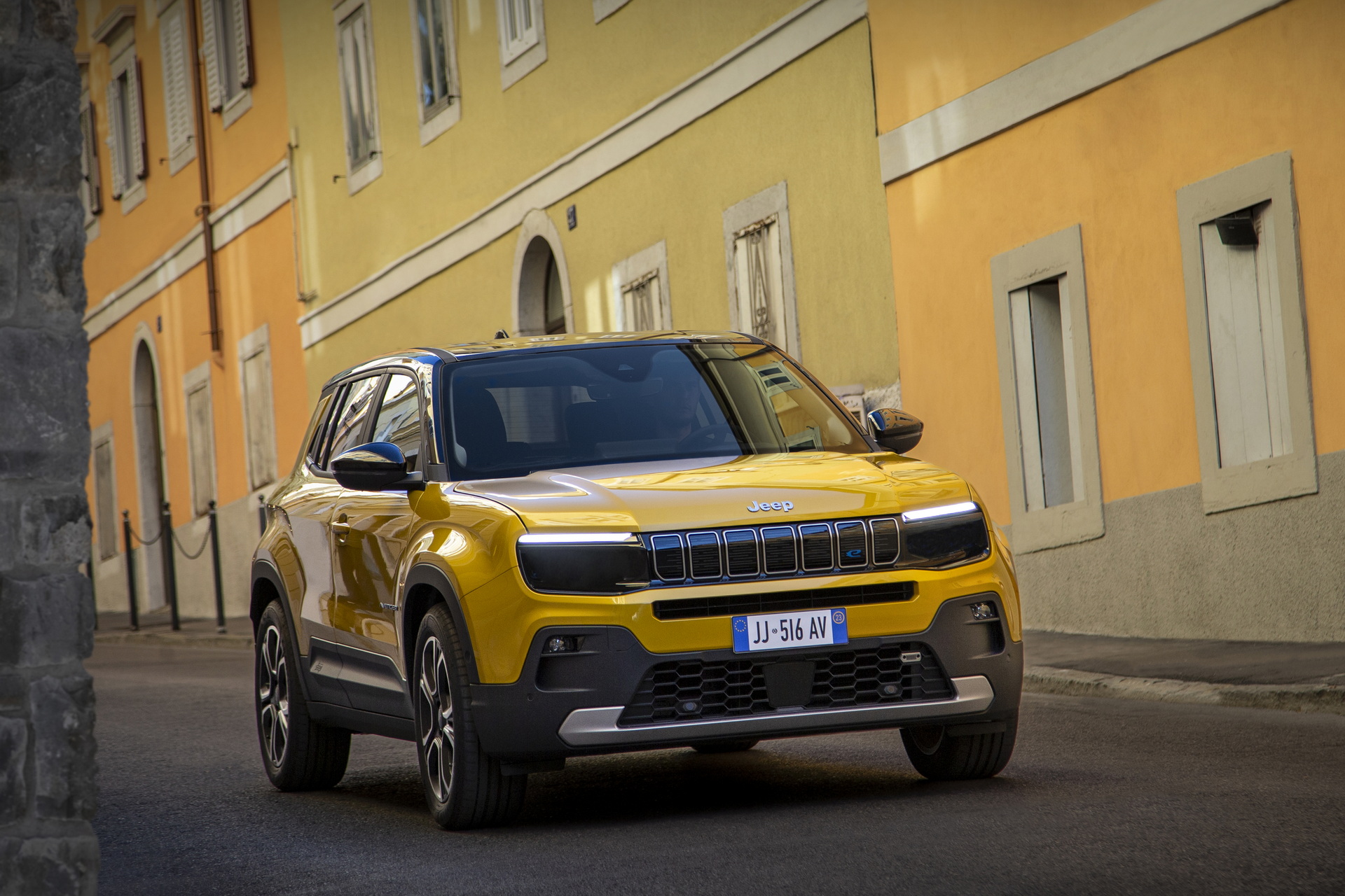 Jeep Avenger elektrikli SUV Paris'te tanıtıldı: İşte tasarımı ve özellikleri