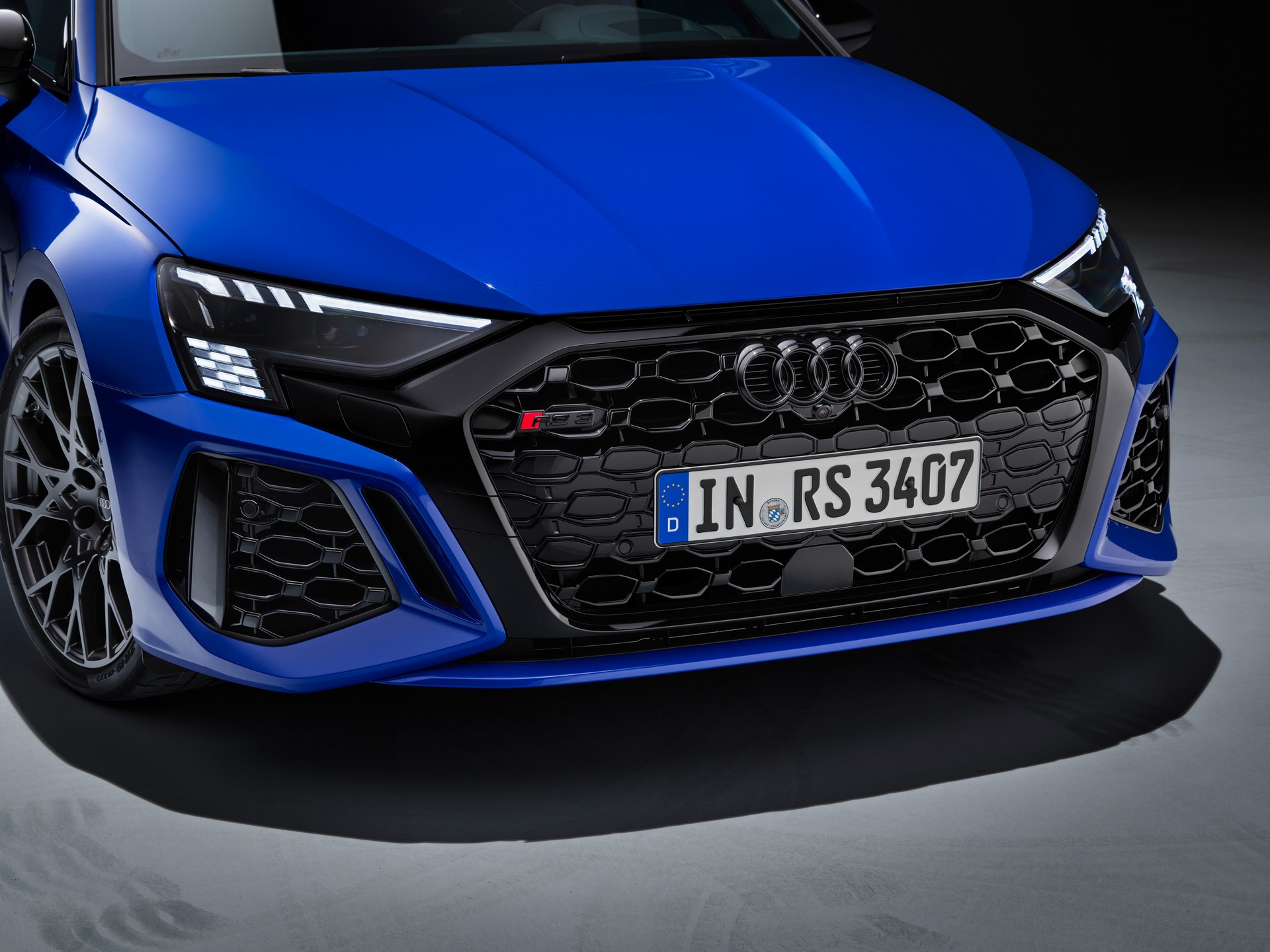 2023 Audi RS3 Performance Edition tanıtıldı: 300 km/s son hız ve daha fazla güç