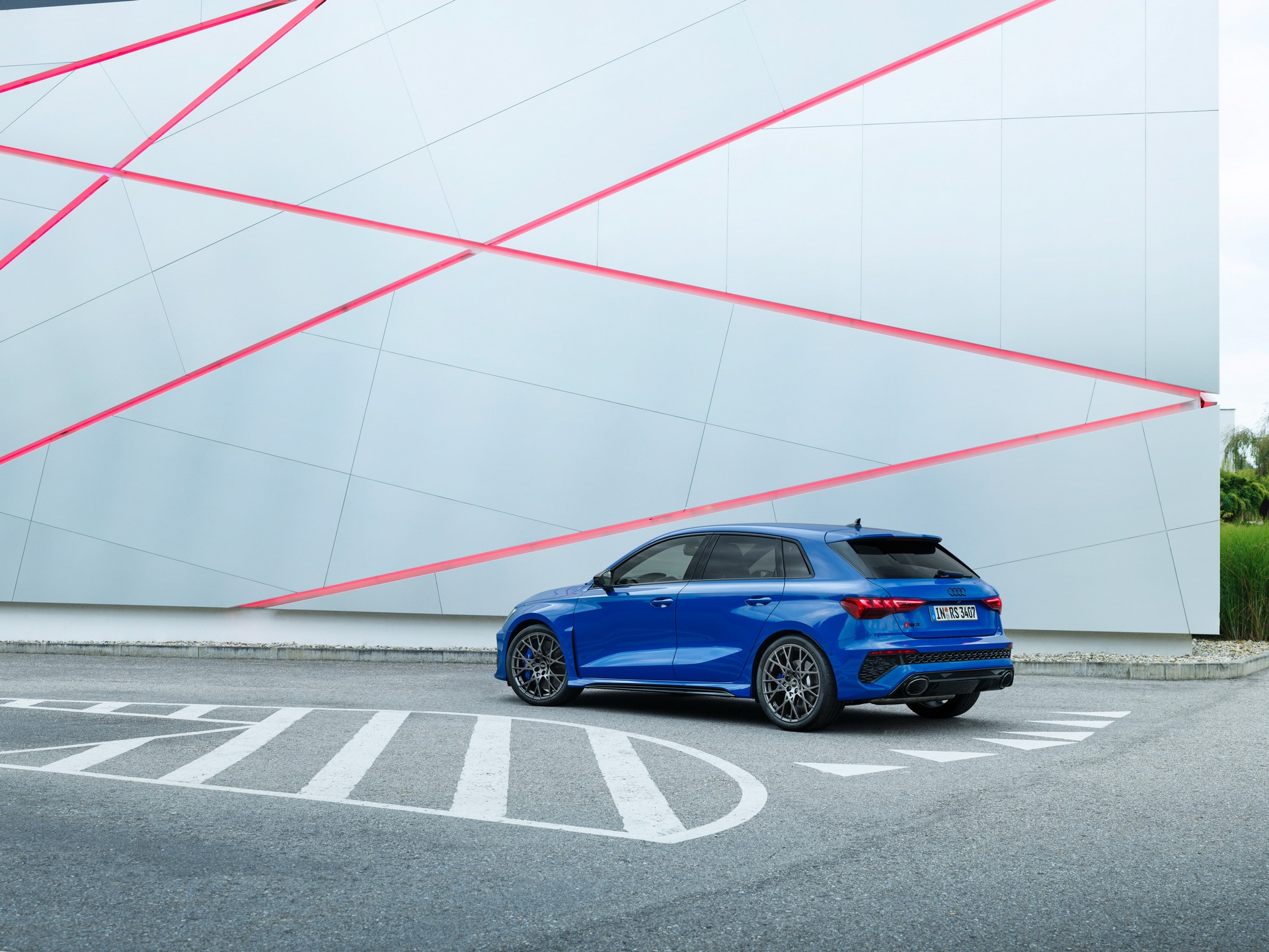 2023 Audi RS3 Performance Edition tanıtıldı: 300 km/s son hız ve daha fazla güç