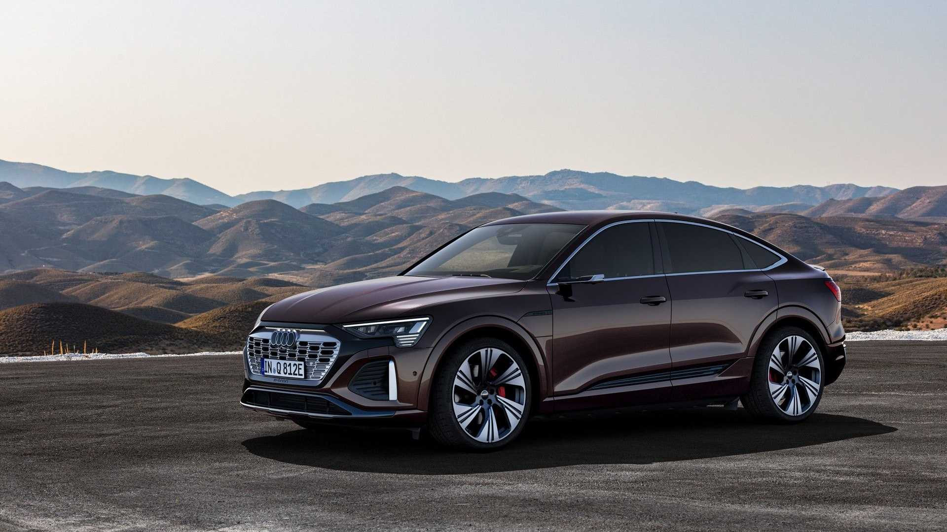 Yeni Audi Q8 e-tron elektrikli SUV, performanslı SQ8 versiyonuyla tanıtıldı