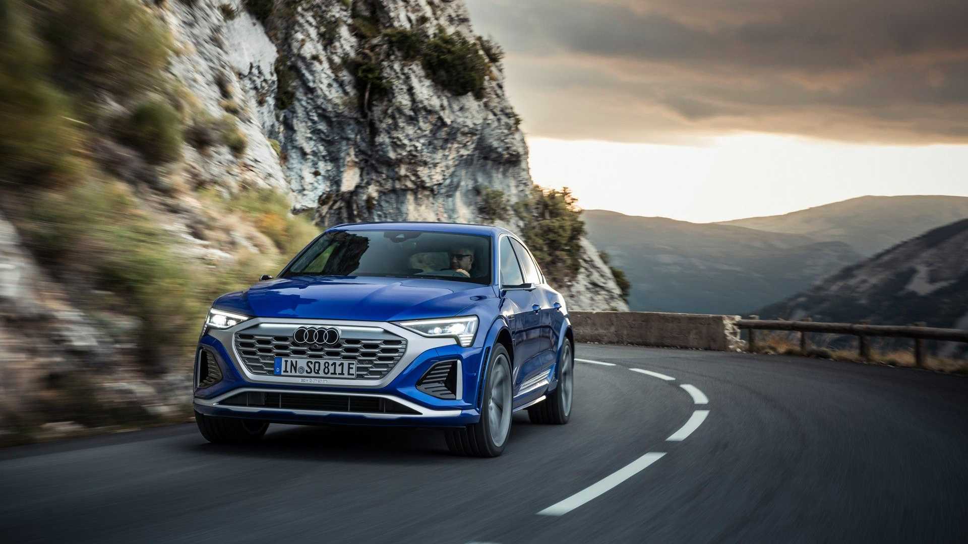 Yeni Audi Q8 e-tron elektrikli SUV, performanslı SQ8 versiyonuyla tanıtıldı