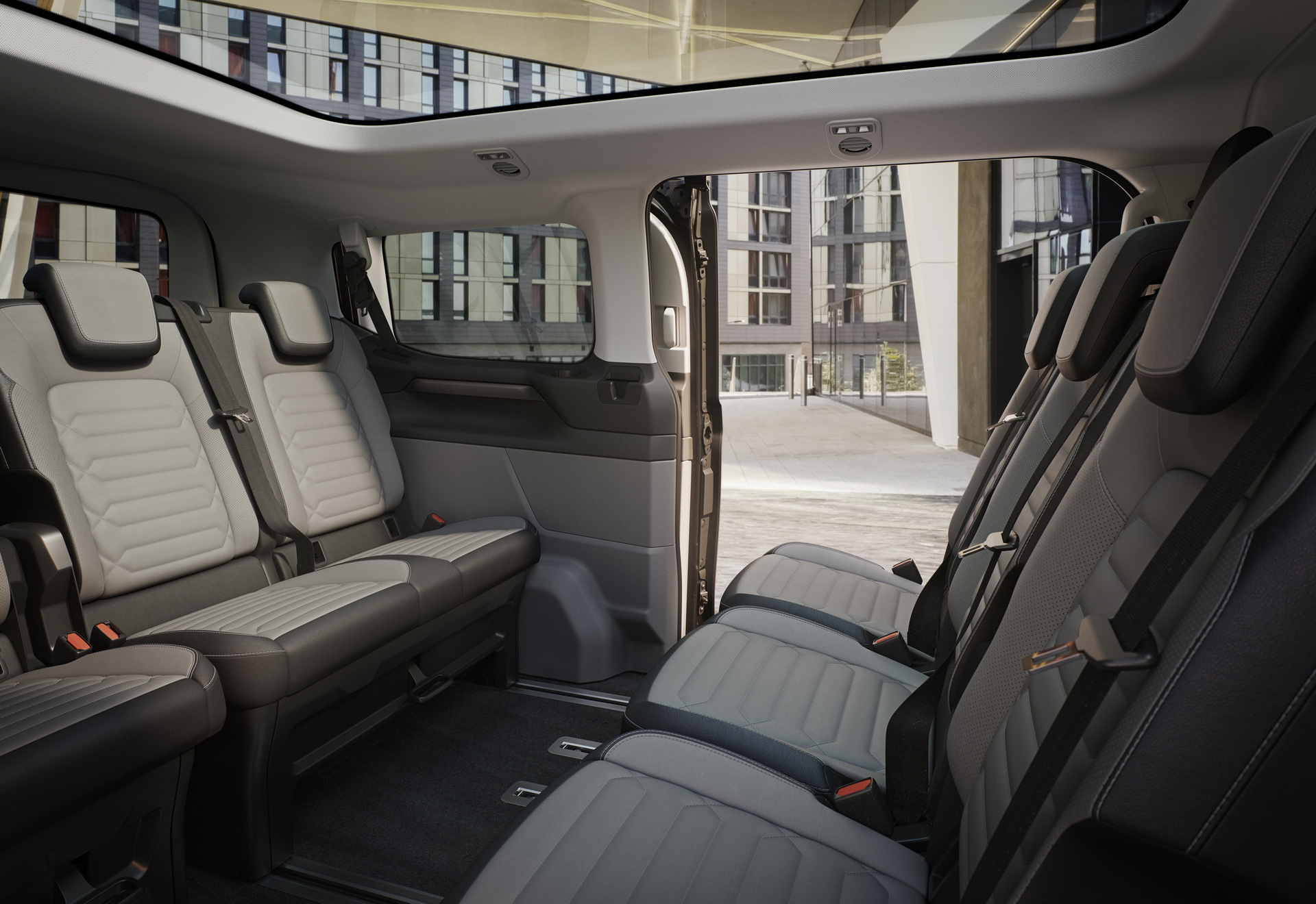Yeni Ford Tourneo Custom tanıtıldı: İşte tasarımı ve özellikleri