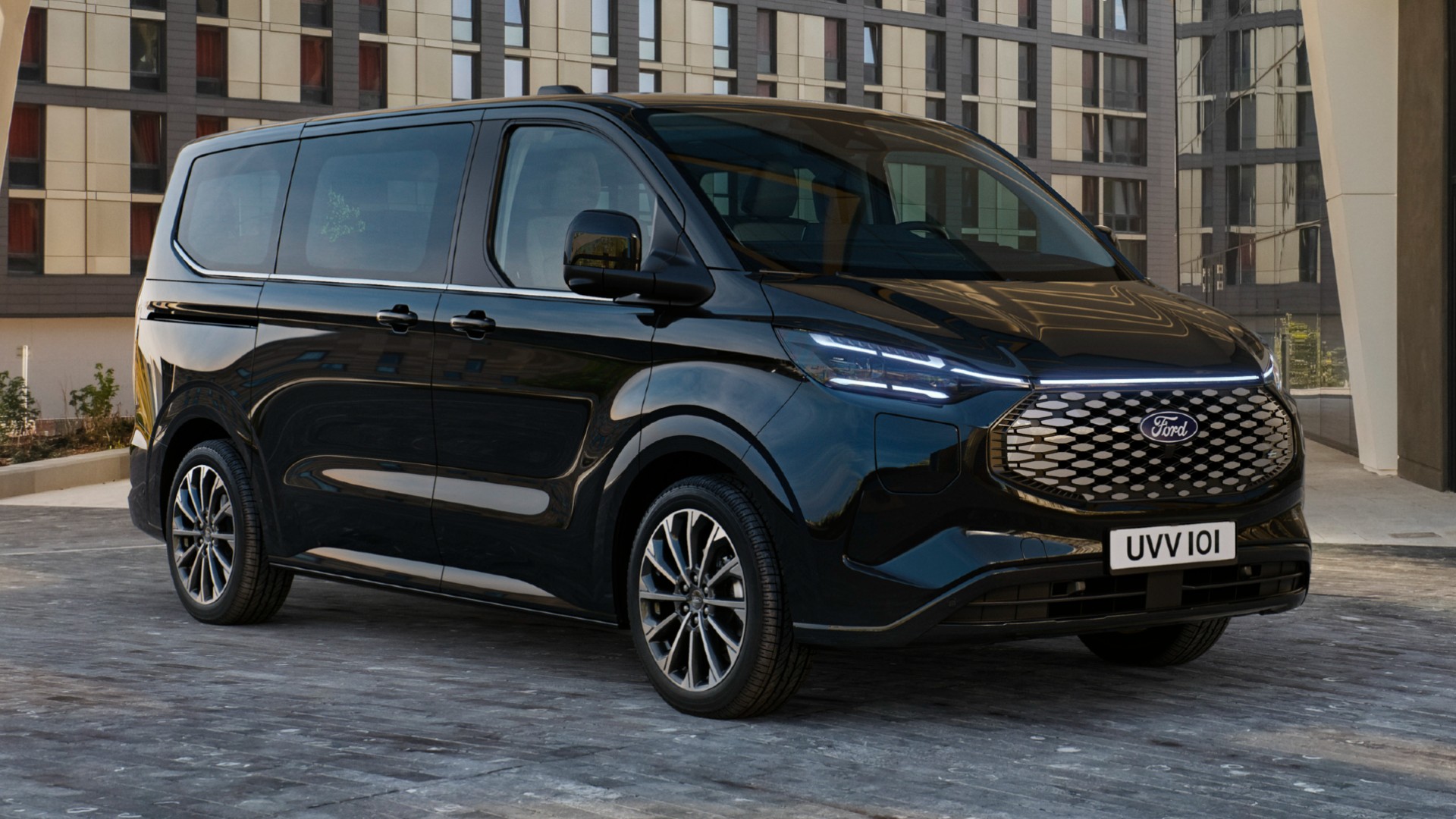 Yeni Ford Tourneo Custom tanıtıldı: İşte tasarımı ve özellikleri