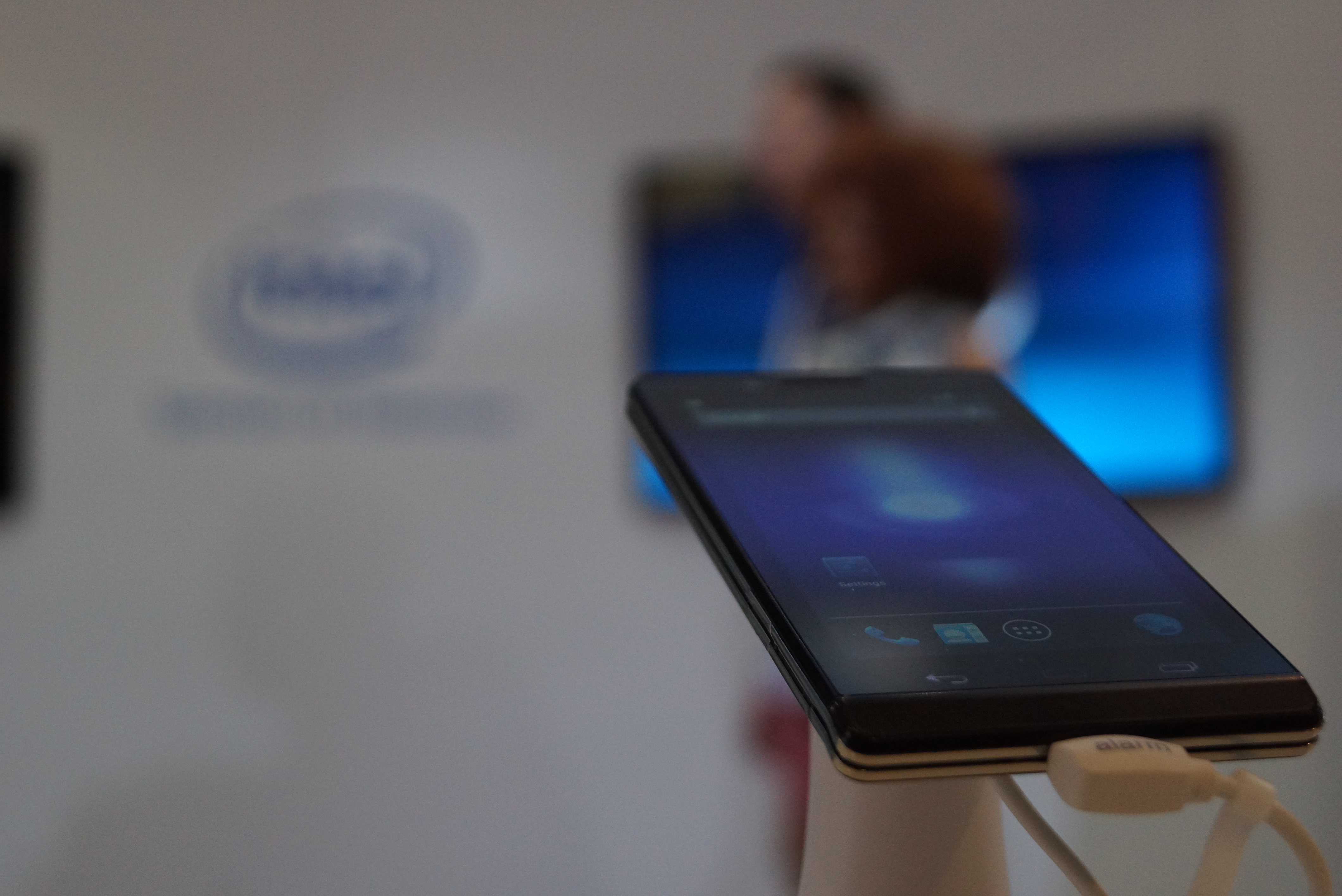 Intel'in 2GHz işlemcili Android telefonu ve fazlası