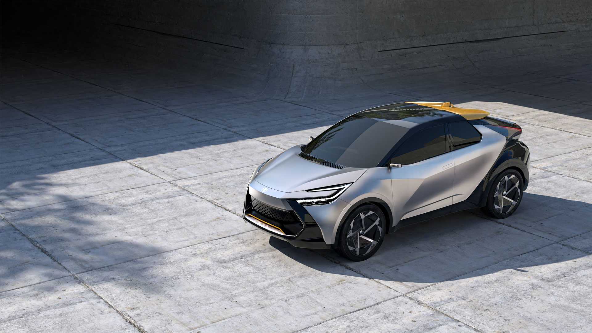 Yeni Toyota C-HR bu tasarımla geliyor! Üstelik bu kez PHEV versiyon da var