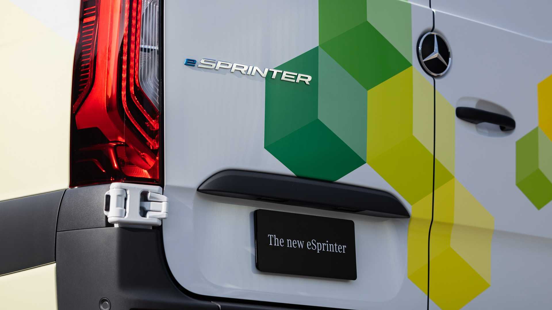 2024 Mercedes eSprinter, yeni motoru ve bataryaları ile tanıtıldı