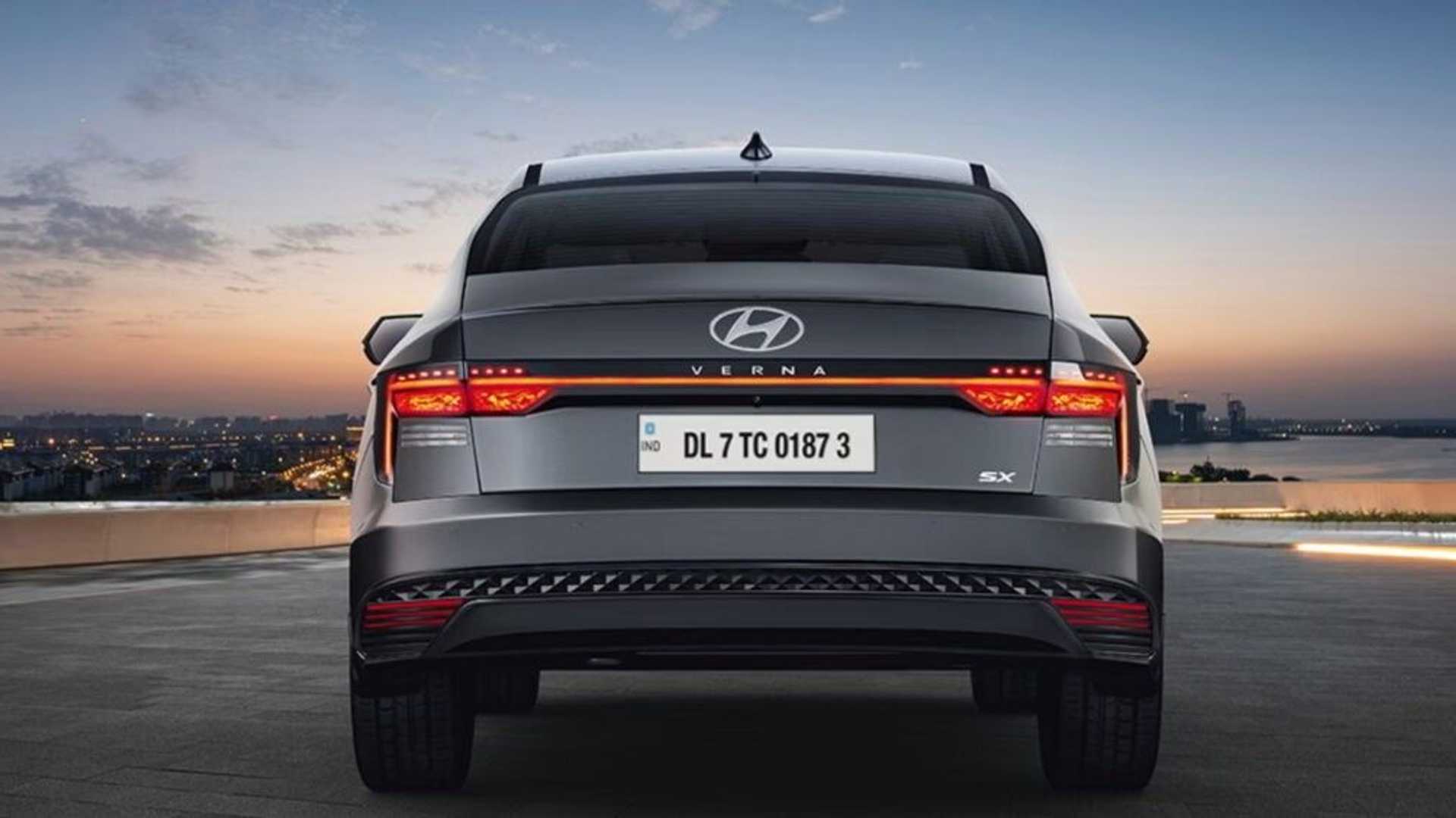 Yeni Accent'in izleri: 2023 Hyundai Verna tanıtıldı