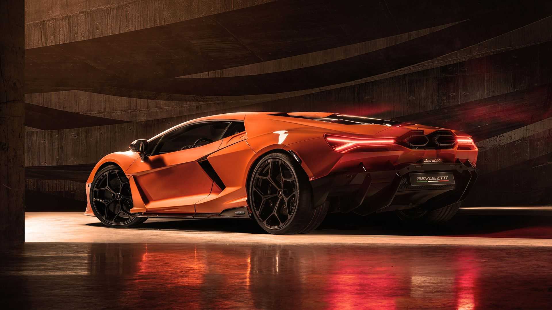 Lamborghini Revuelto tanıtıldı: V12 Hibrit motorlu yeni İtalyan boğası