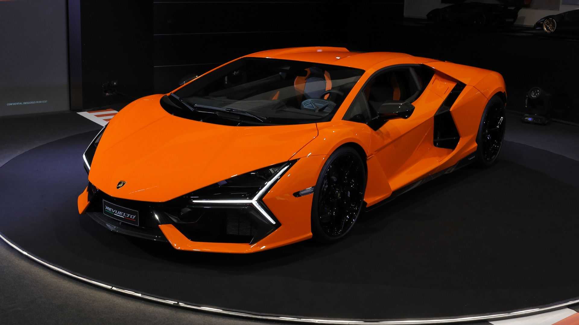 Lamborghini Revuelto tanıtıldı: V12 Hibrit motorlu yeni İtalyan boğası