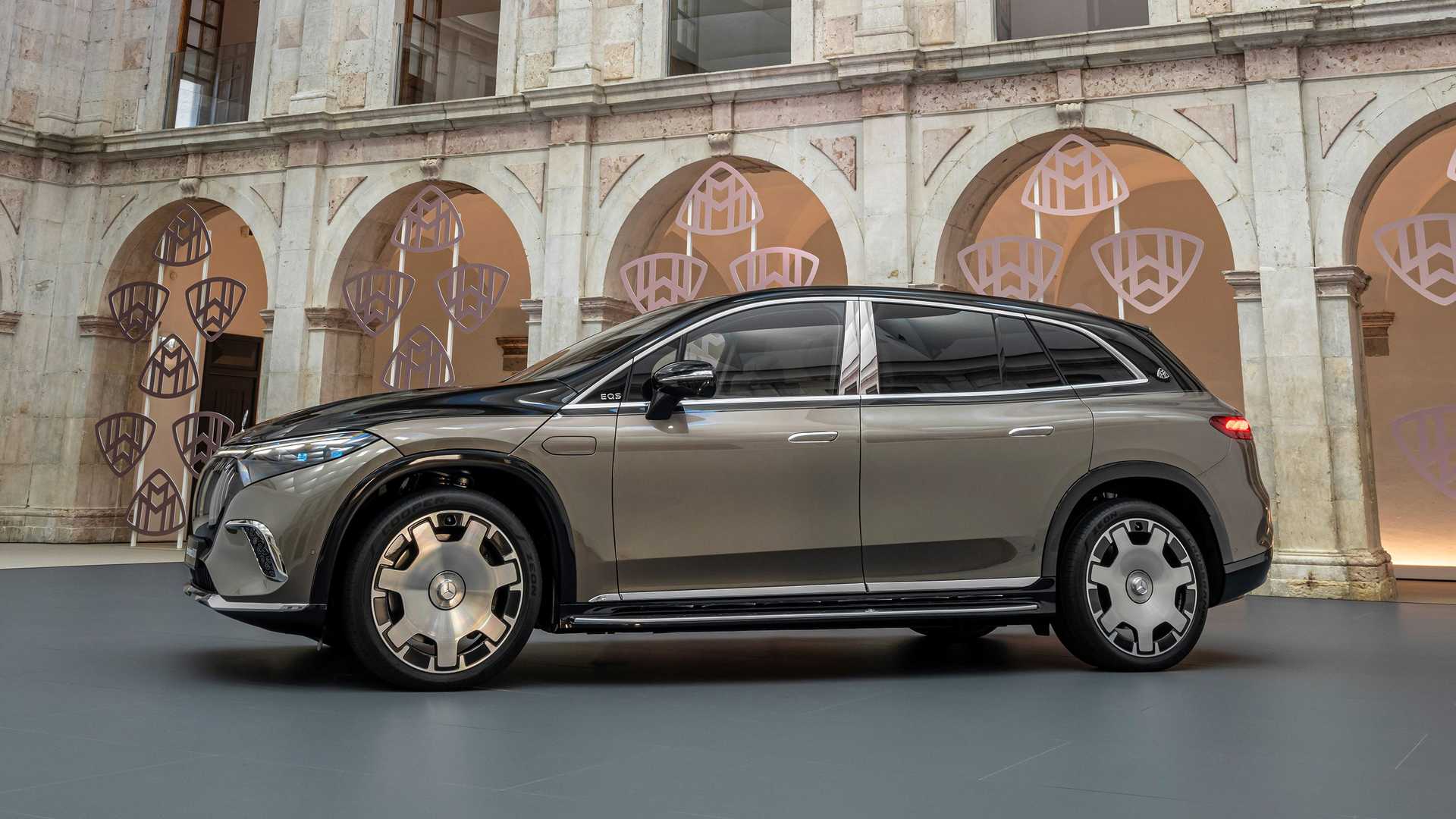 2024 Mercedes-Maybach EQS SUV tanıtıldı: Lüks markanın ilk tam elektrikli modeli