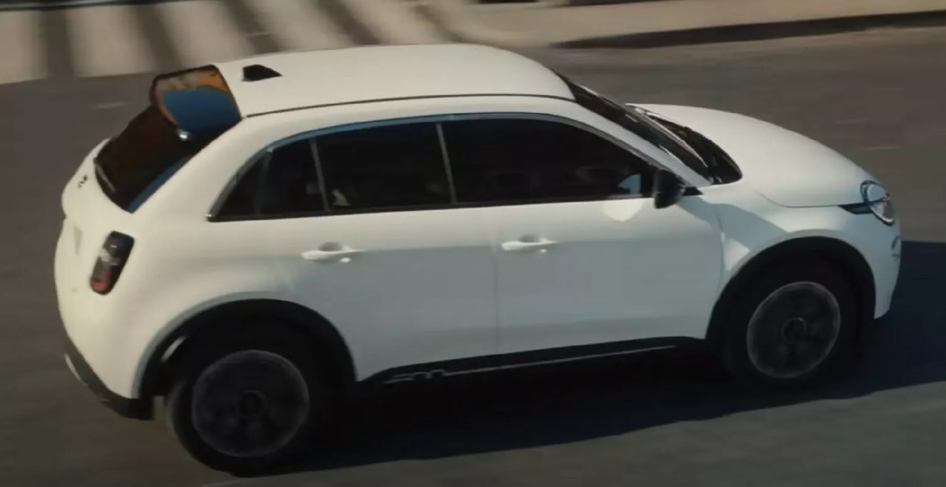 Yeni Fiat 600 crossover, paylaşılan resmi bir videoda ortaya çıktı